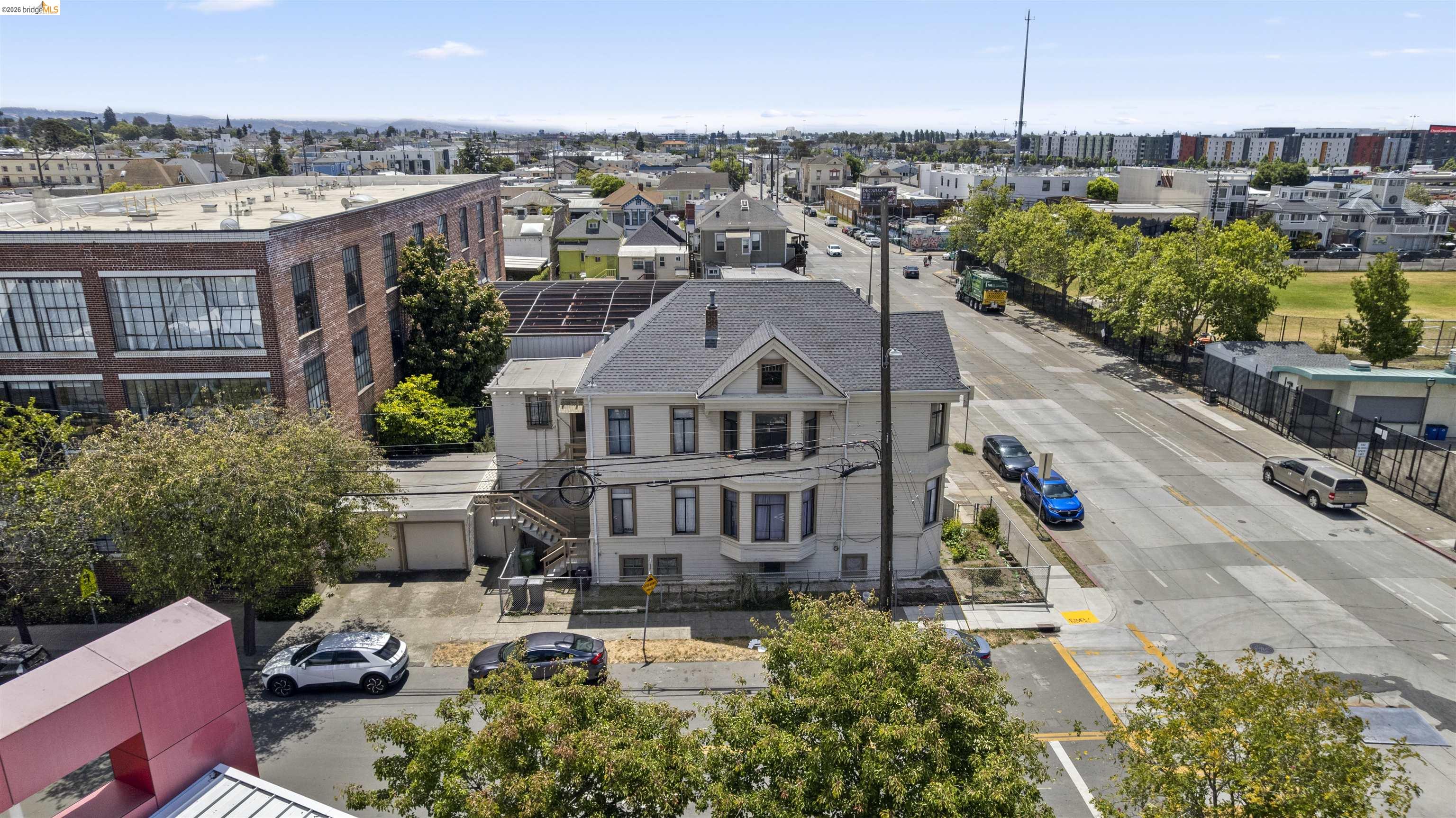 402 E 10Th St, Oakland CA 94606 — photo 13