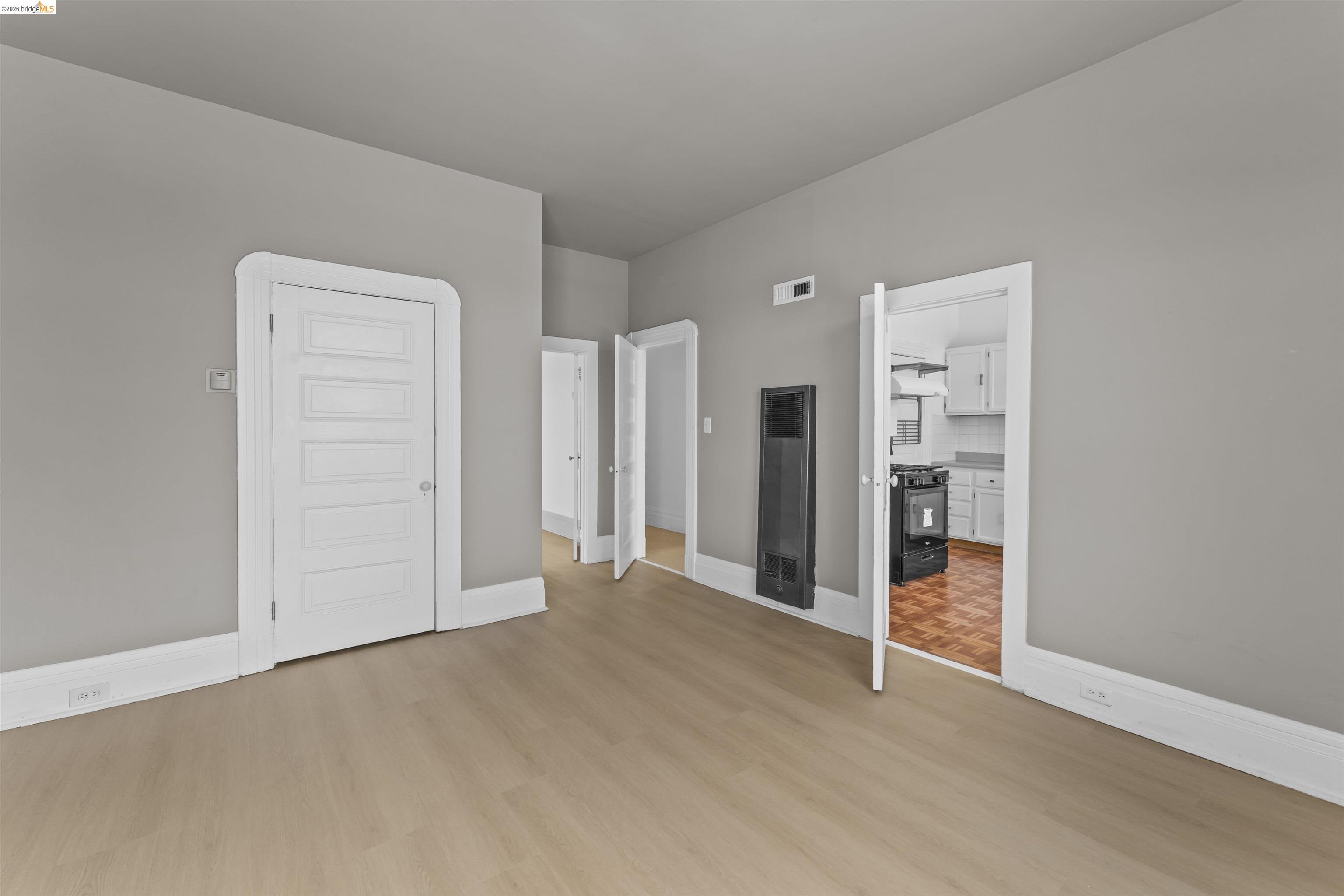 402 E 10Th St, Oakland CA 94606 — photo 7