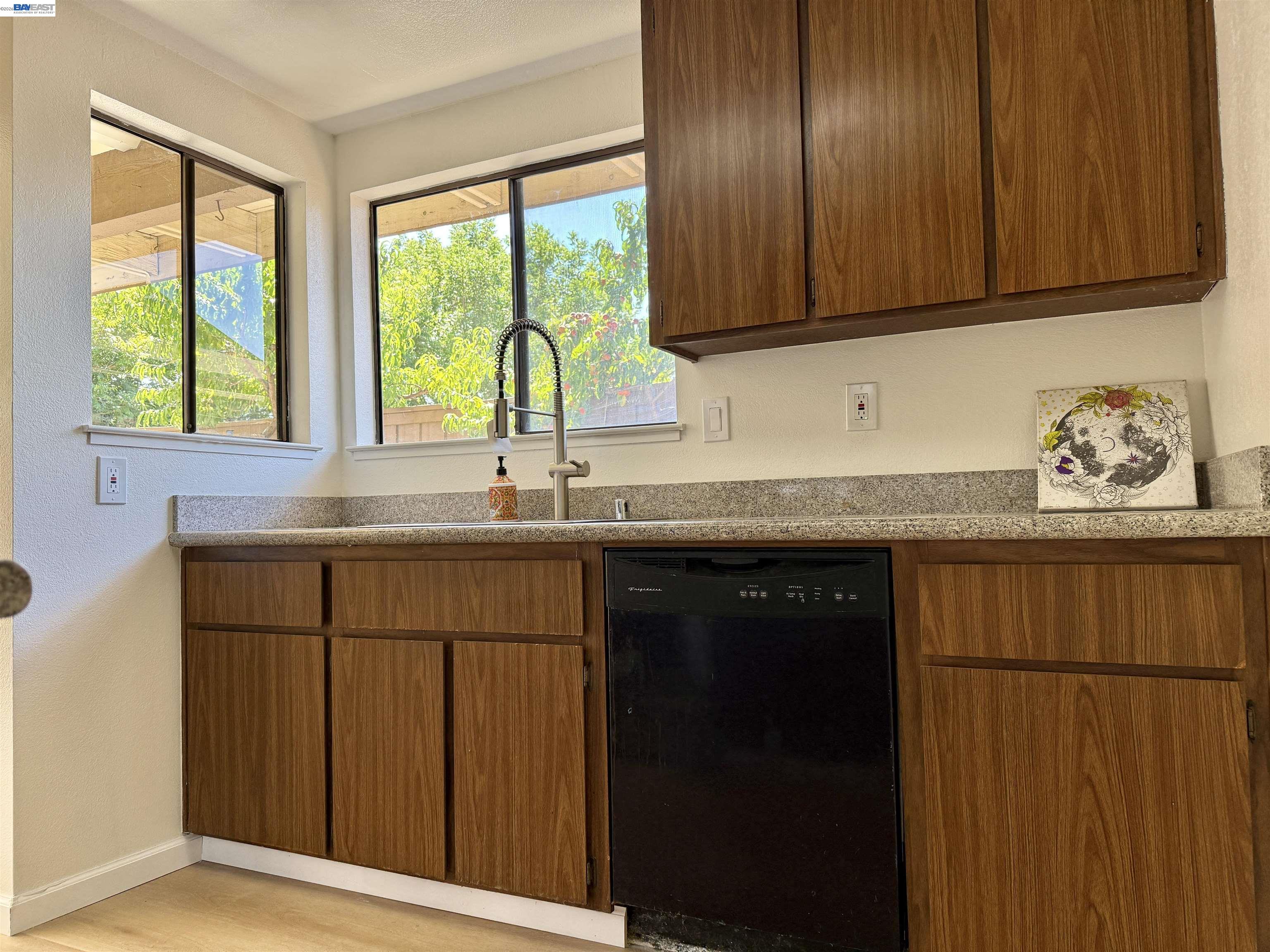 Photo #5: 41138662 Listing: Photo #5