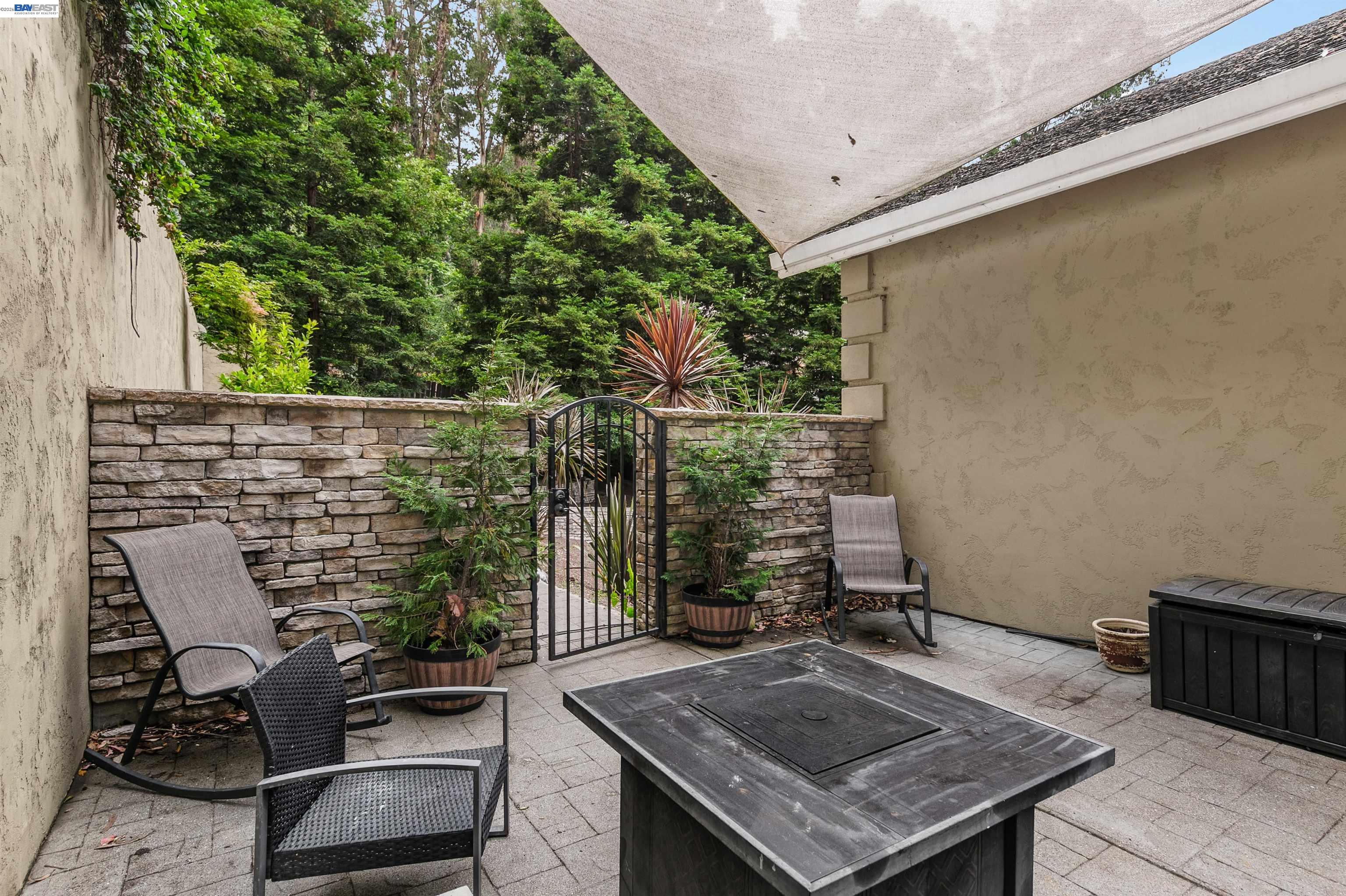 7010 Pinehaven Rd, Oakland CA 94611 — photo 16