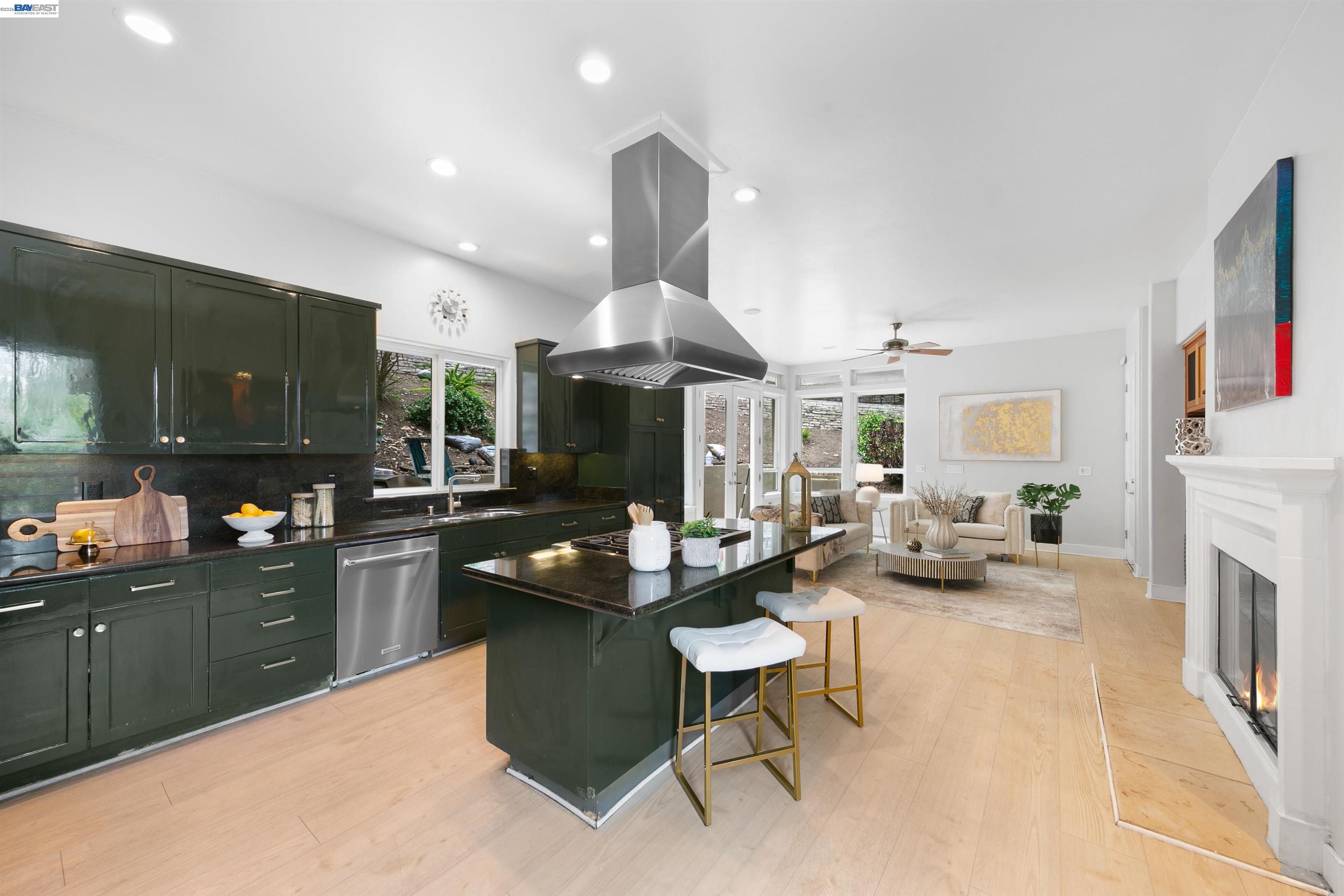 7010 Pinehaven Rd, Oakland CA 94611 — photo 9