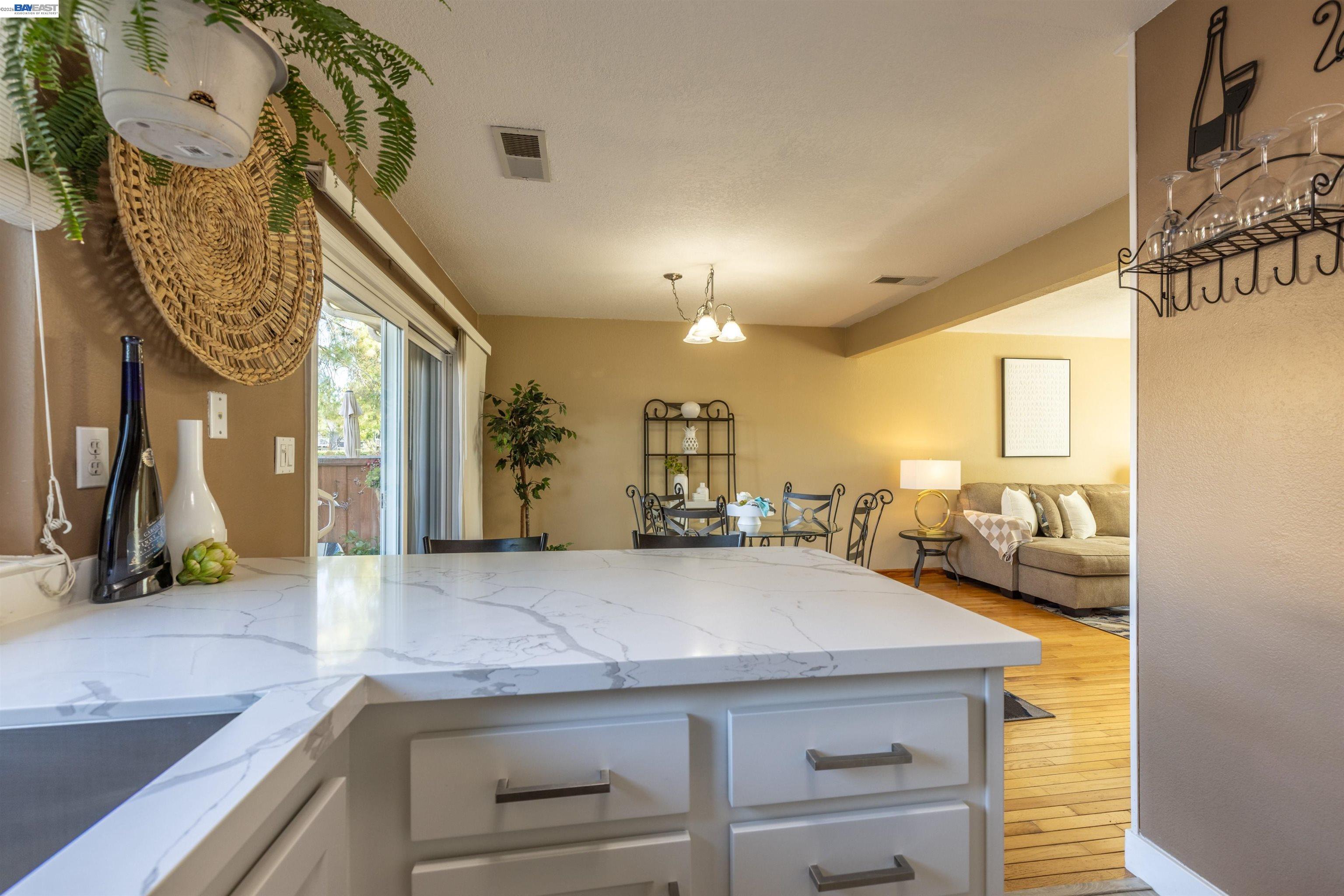 Photo #4: 41138693 Listing: Photo #4