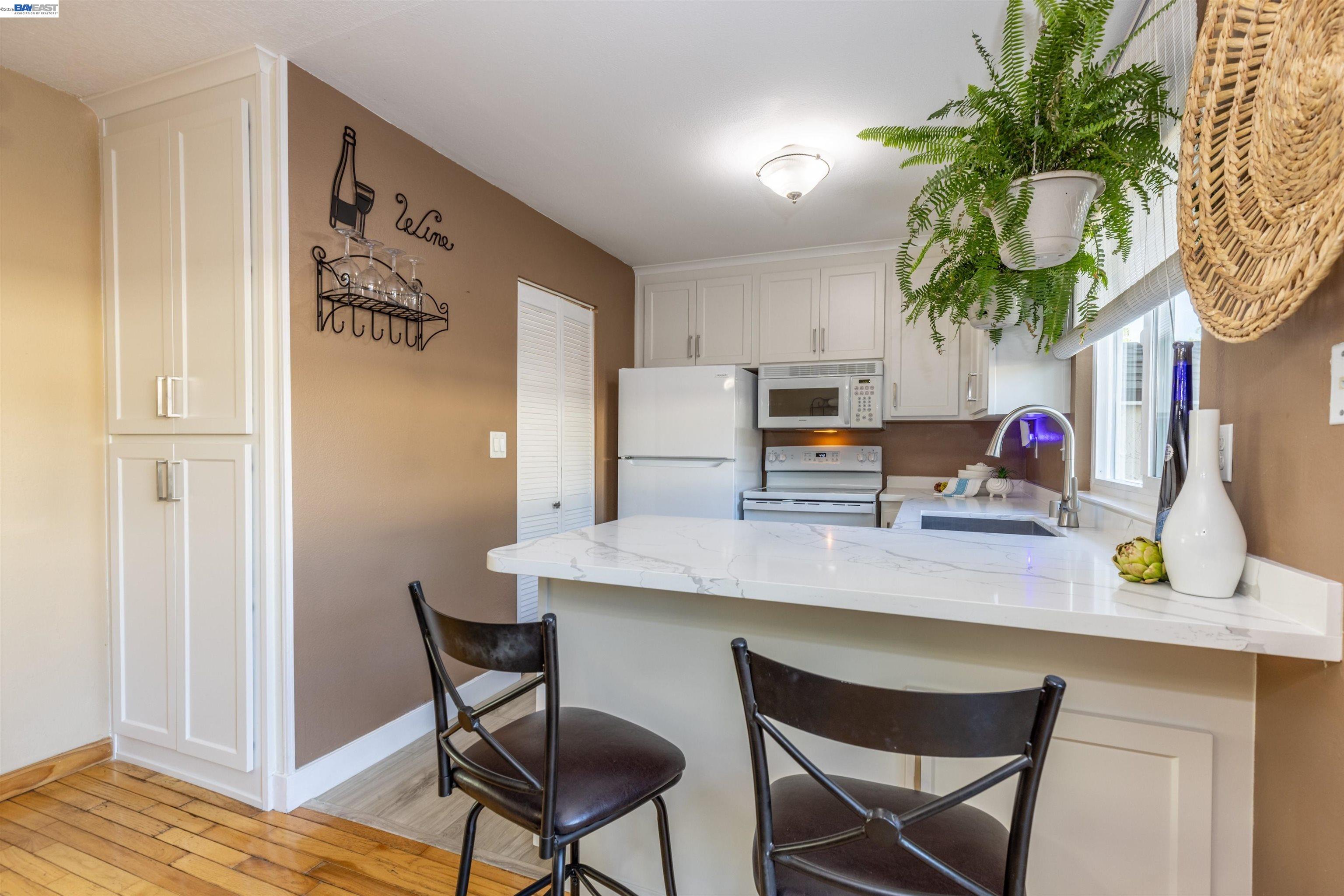 Photo #6: 41138693 Listing: Photo #6