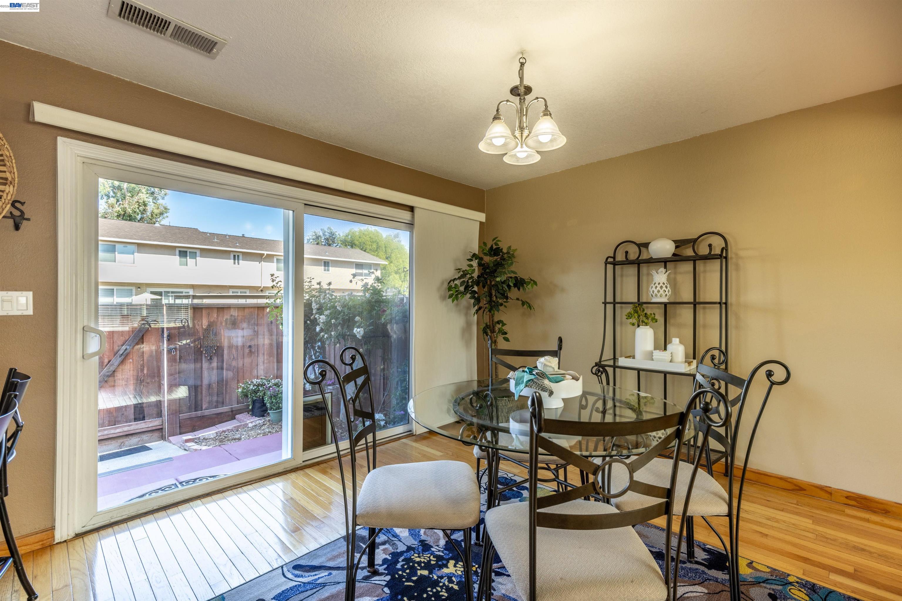 Photo #8: 41138693 Listing: Photo #8