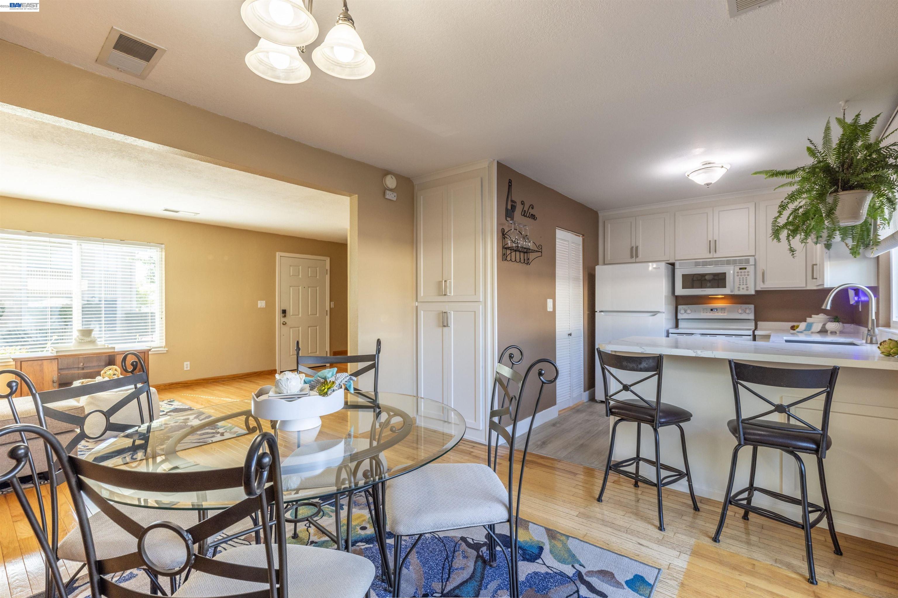 Photo #9: 41138693 Listing: Photo #9
