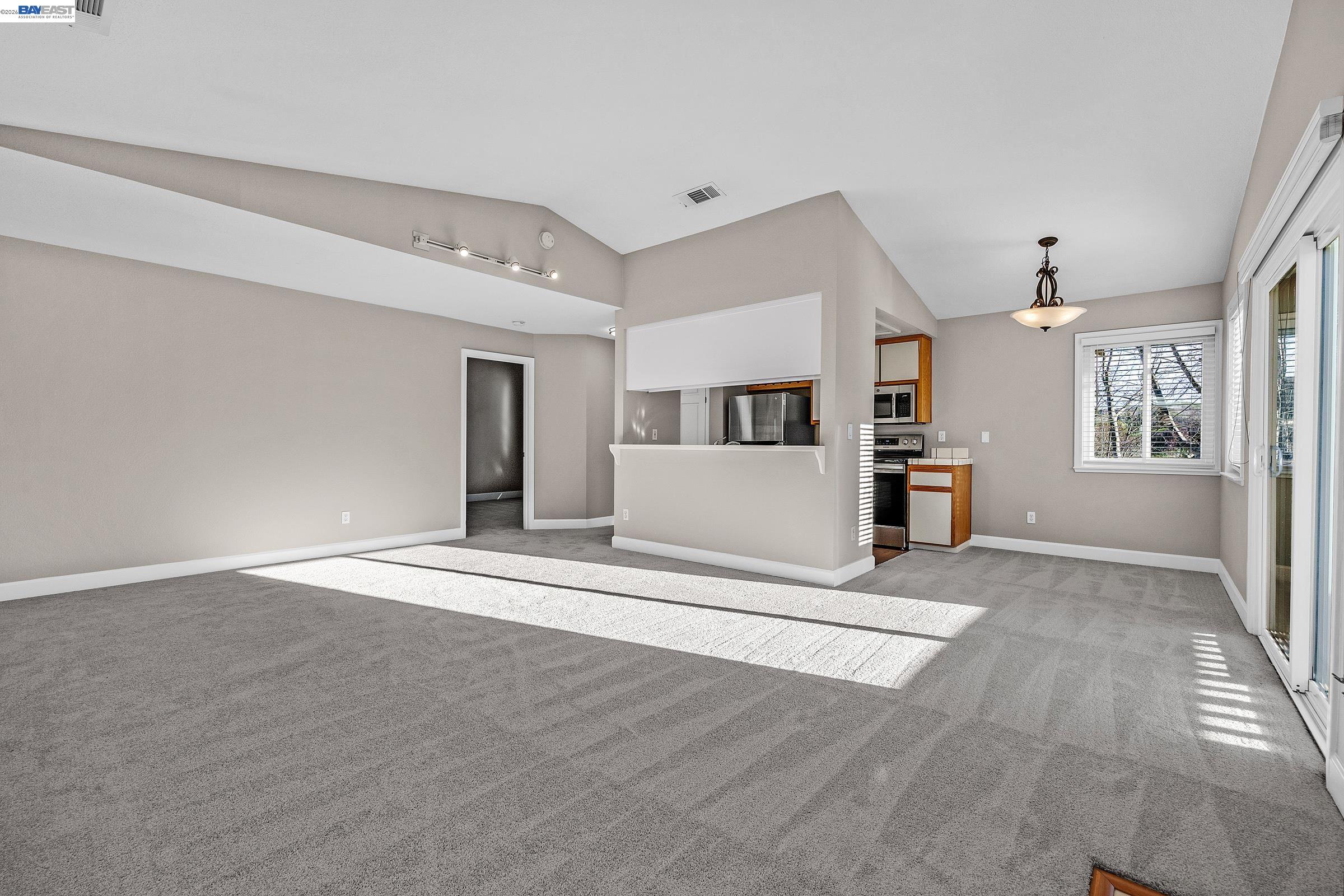 Photo #2: 41138738 Listing: Photo #2