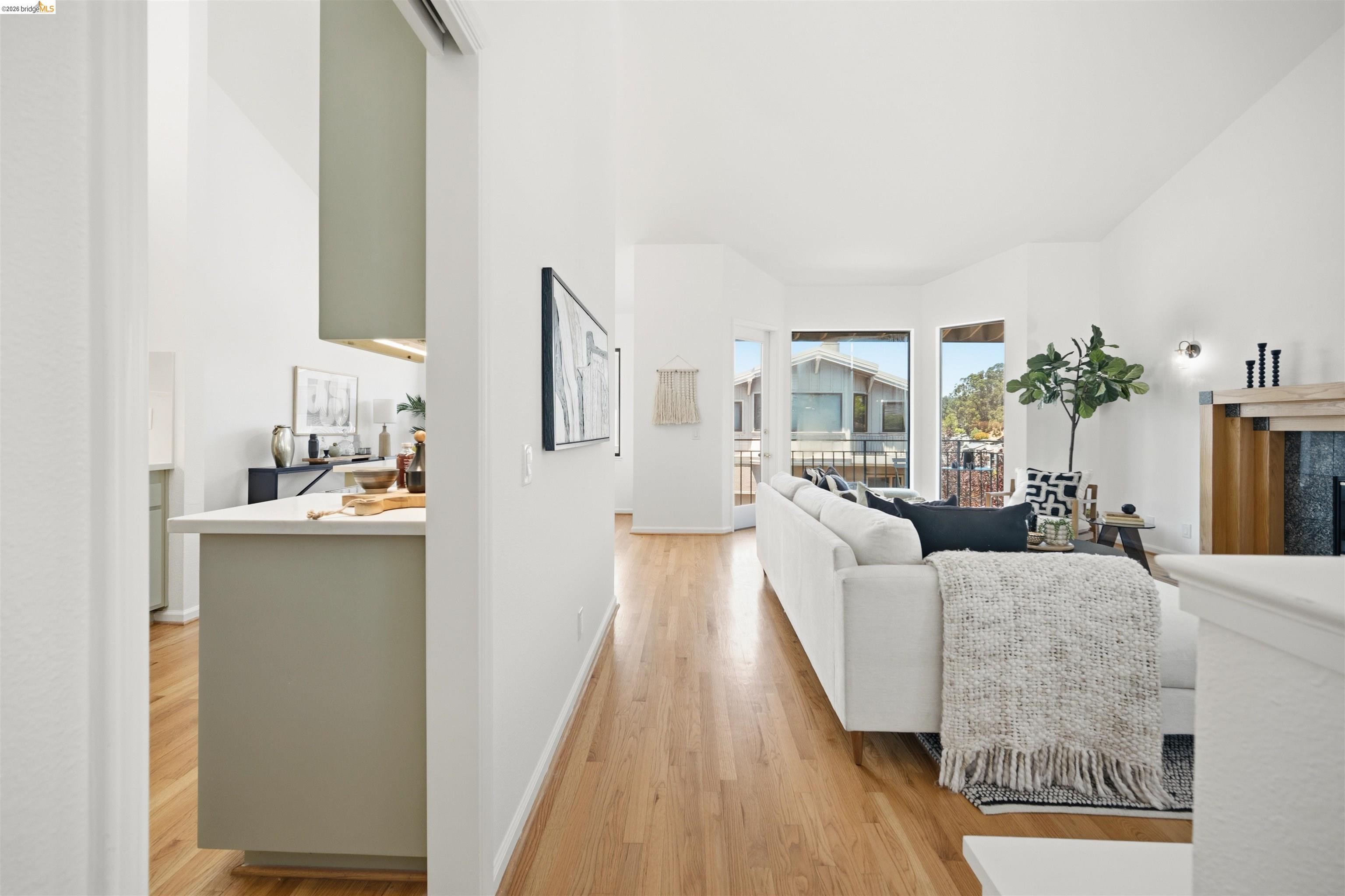 Photo #2: 41138751 Listing: Photo #2