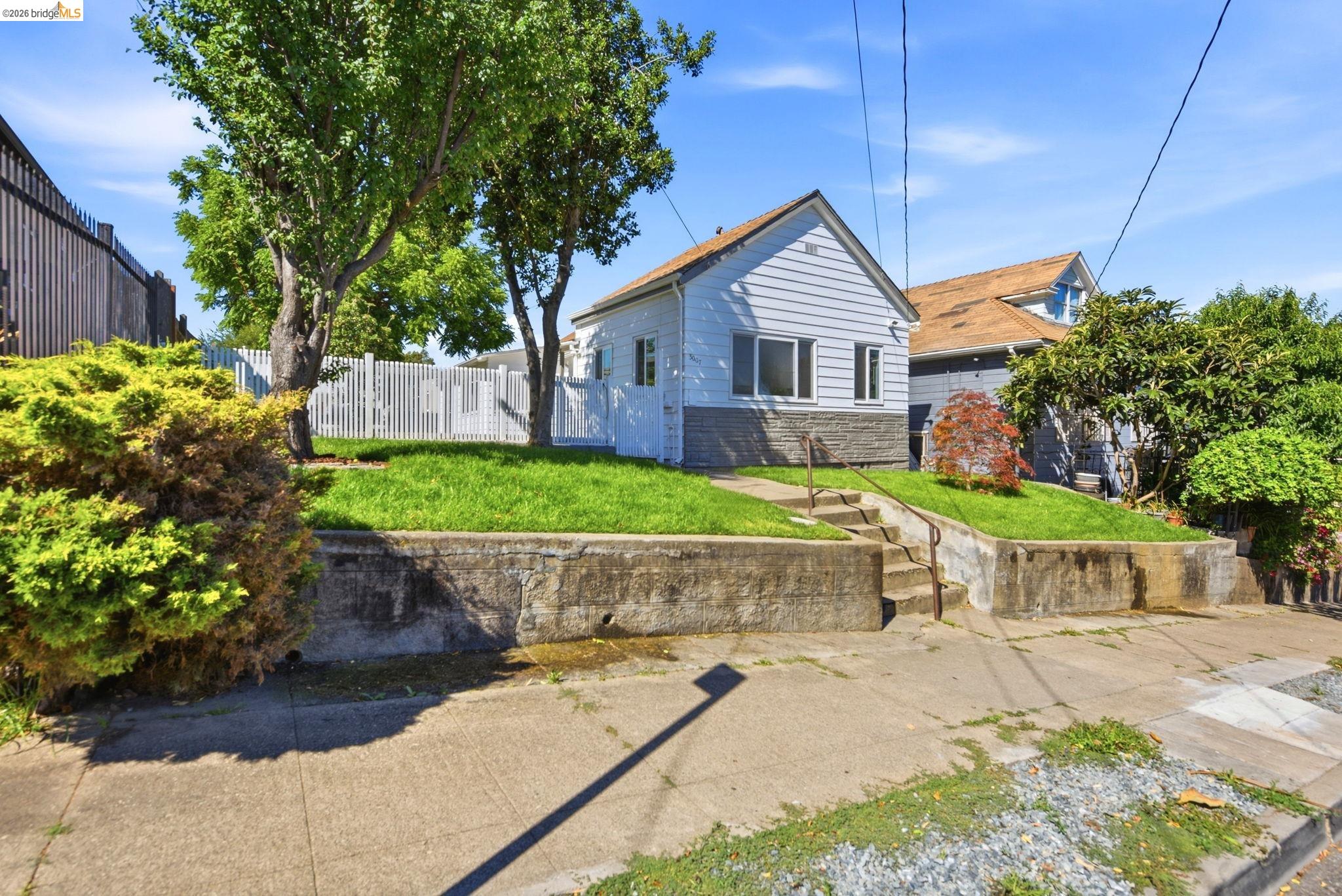 Front Image Thumbnail for EB41138755