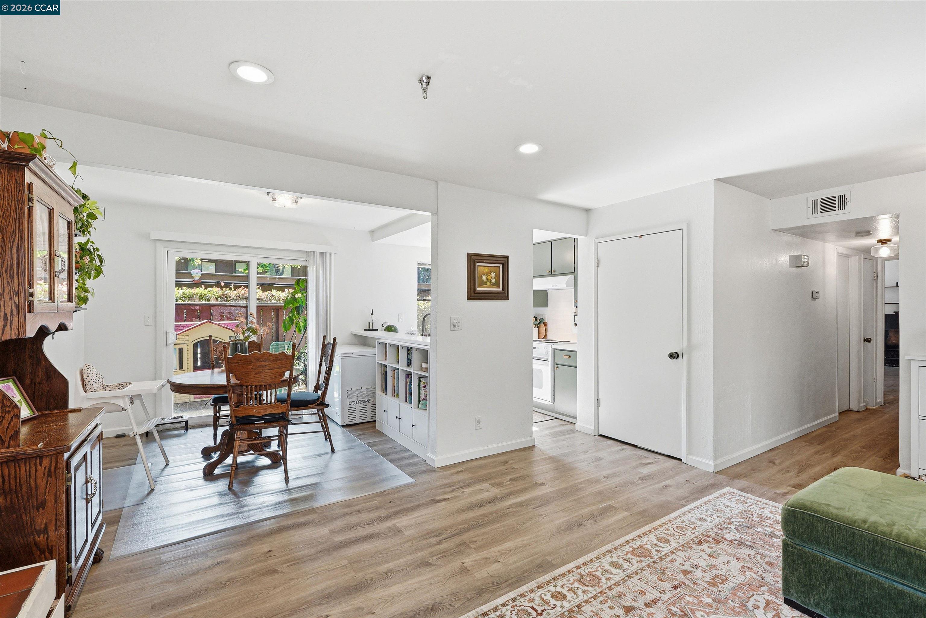 Photo #8: 41138821 Listing: Photo #8