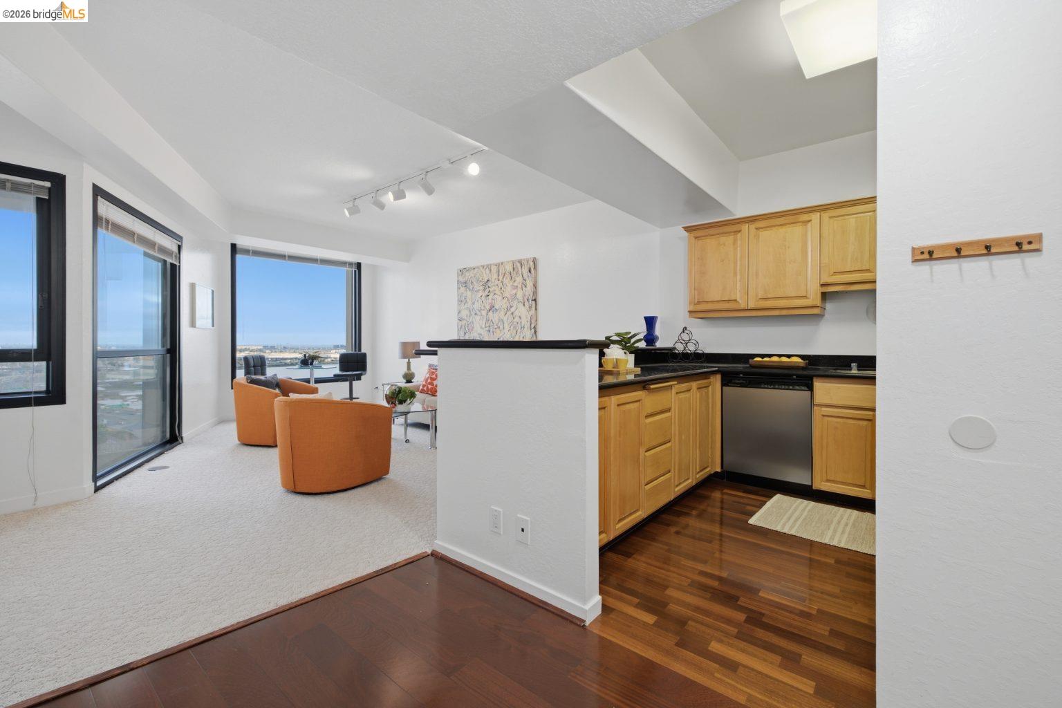 Photo #2: 41138827 Listing: Photo #2