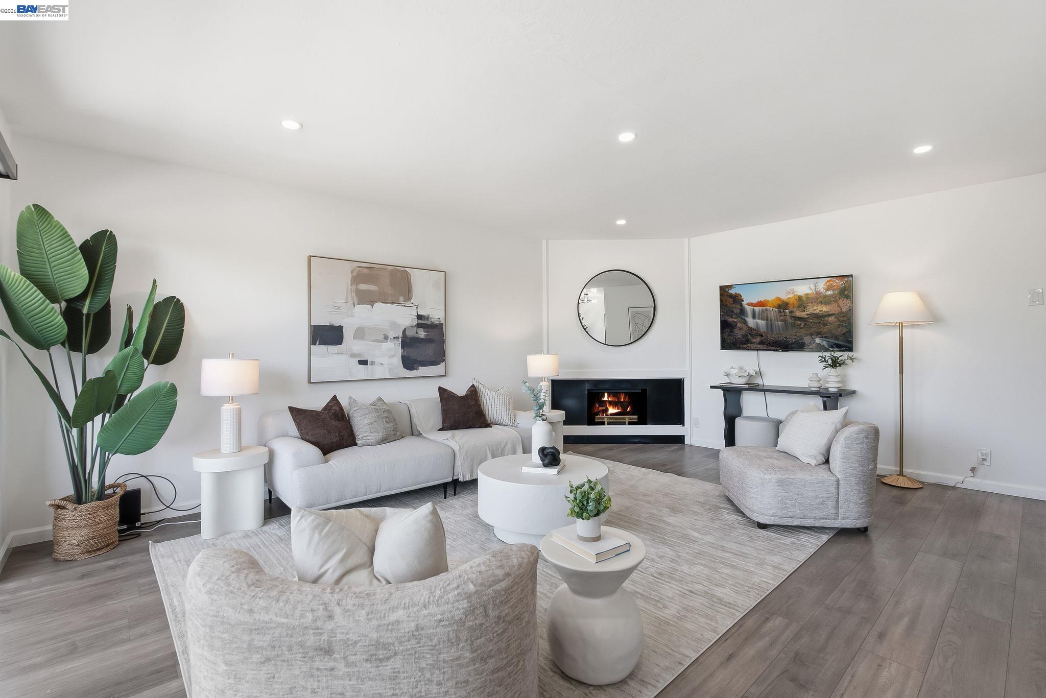 Photo #2: 41138838 Listing: Photo #2