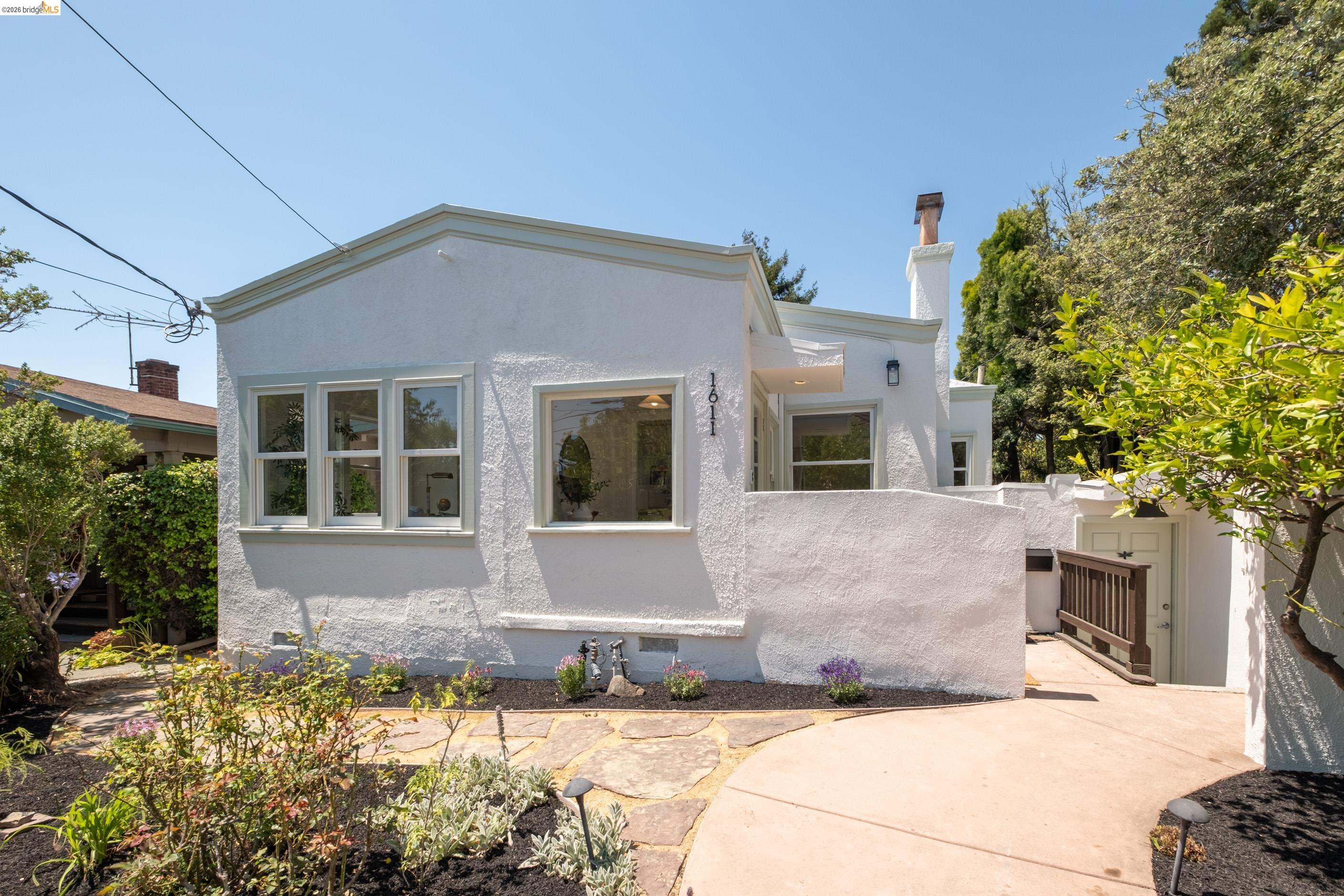 1611 Rose St