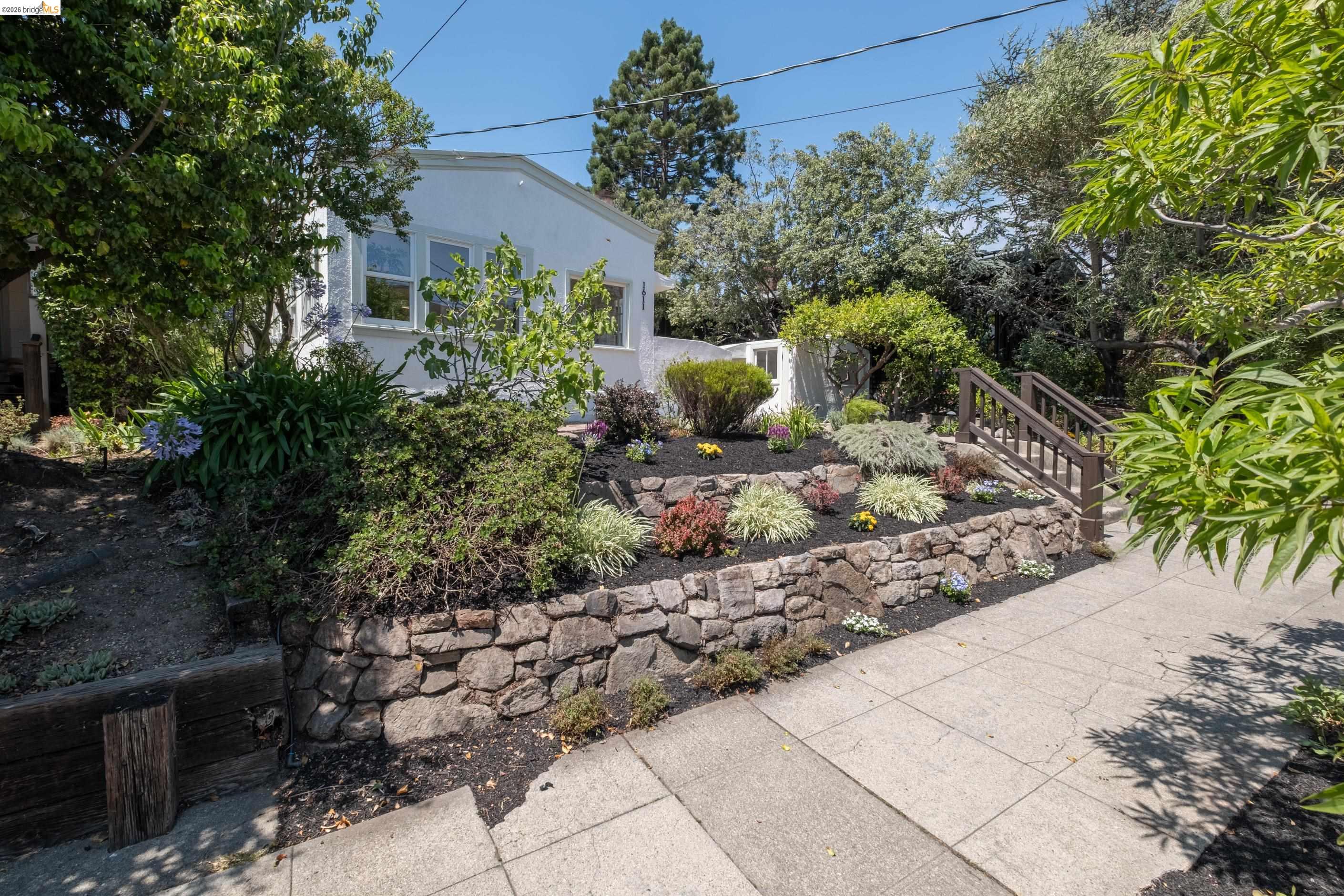 1611 Rose St