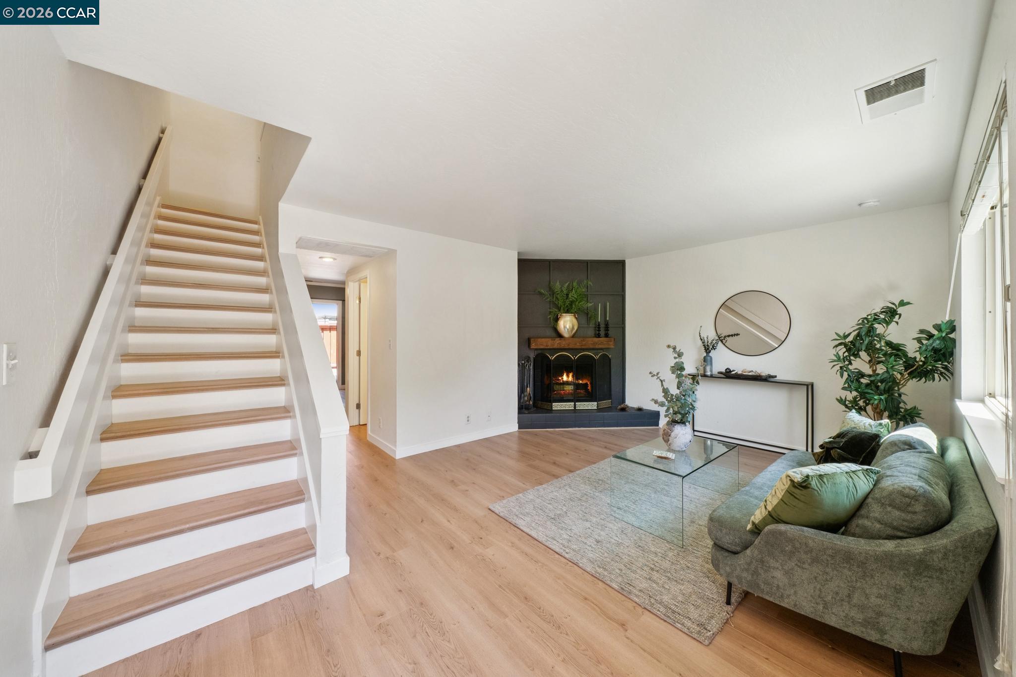 Photo #3: 41138874 Listing: Photo #3