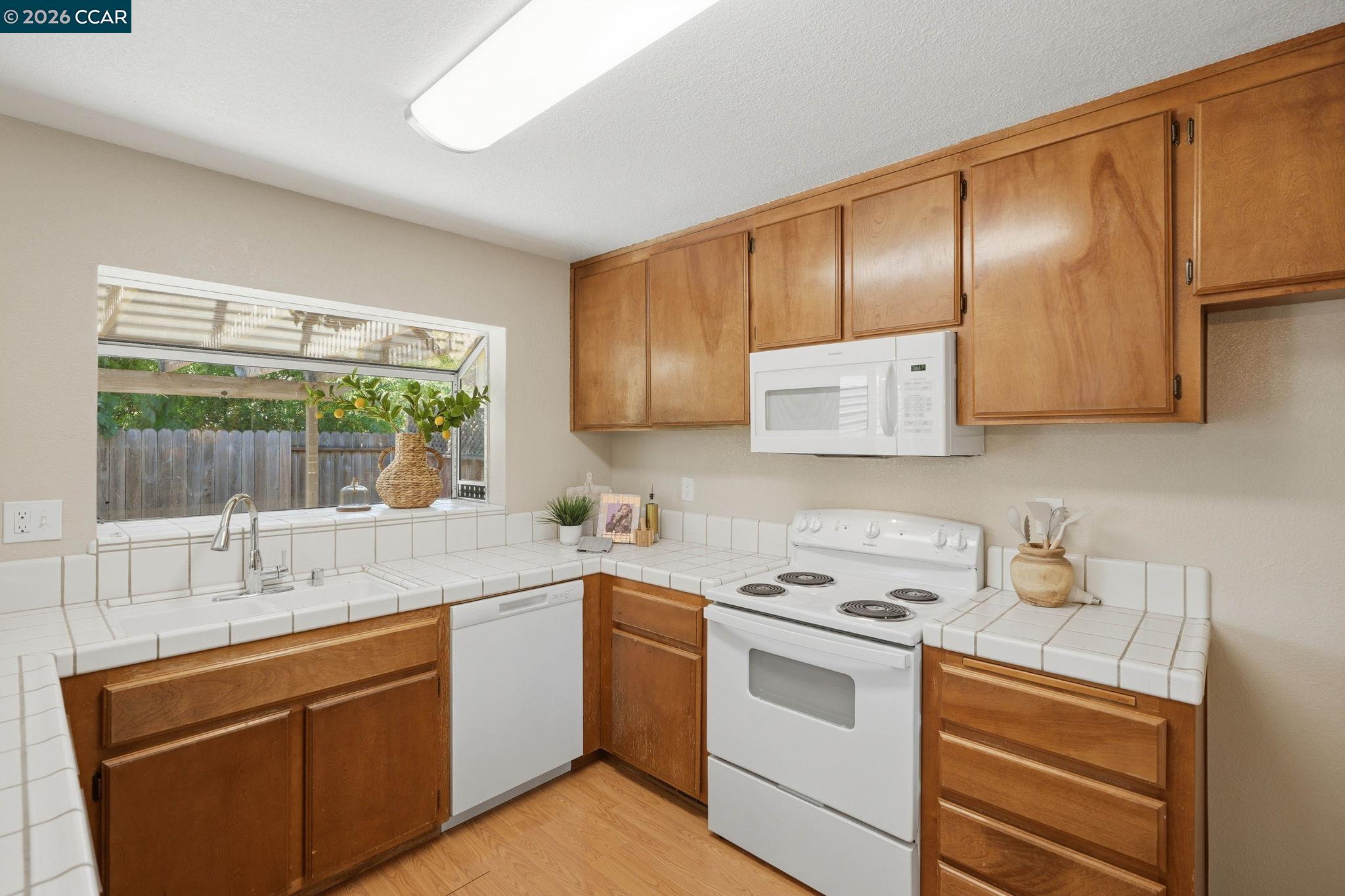 906 Murre Way, Suisun City CA 94585 — photo 18