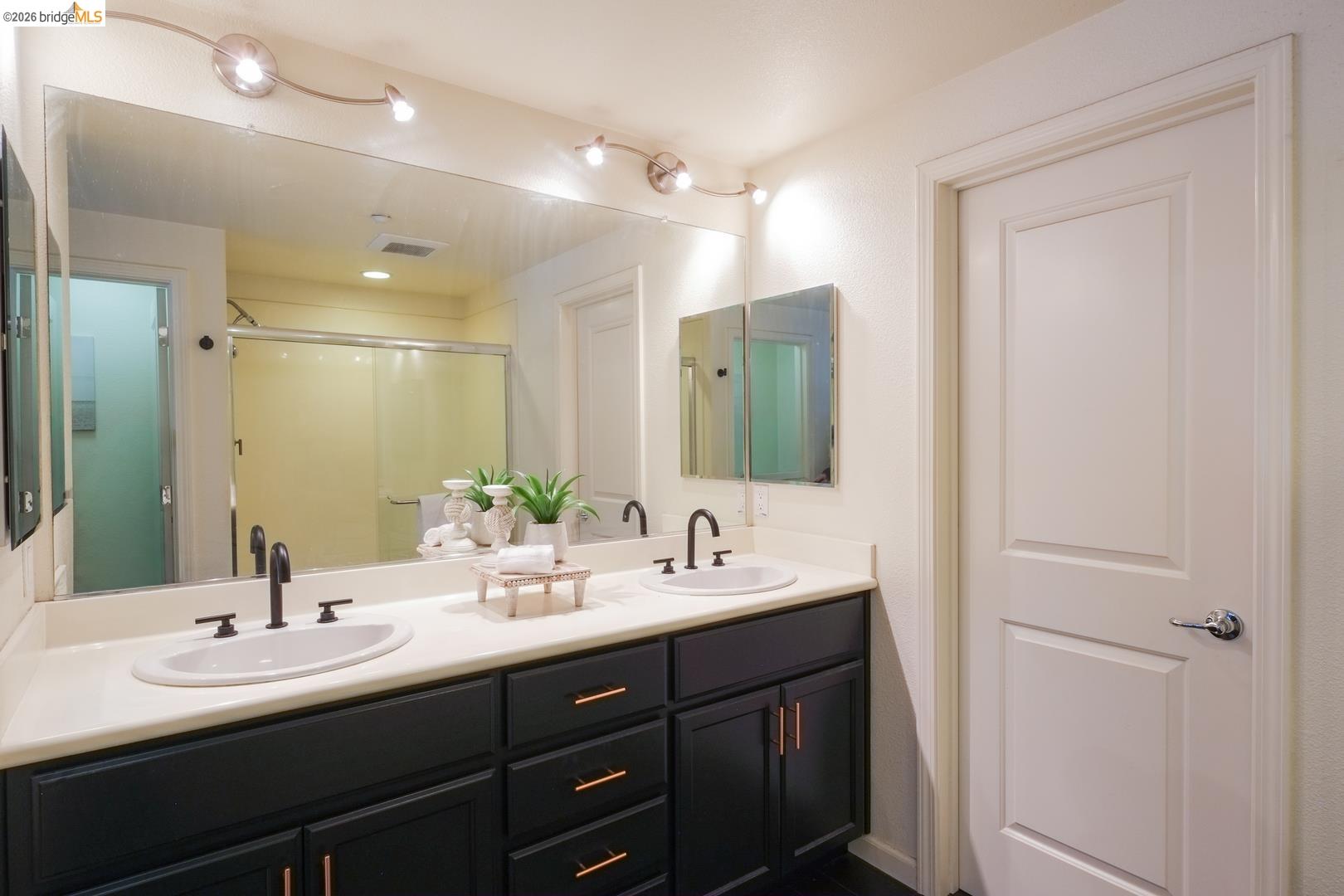 Photo #15: 41138961 Listing: Photo #15