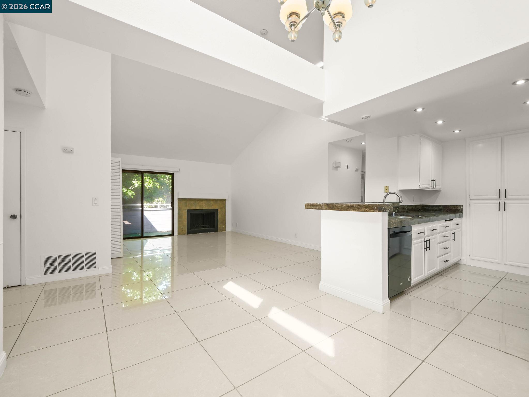 Photo #9: 41138997 Listing: Photo #9