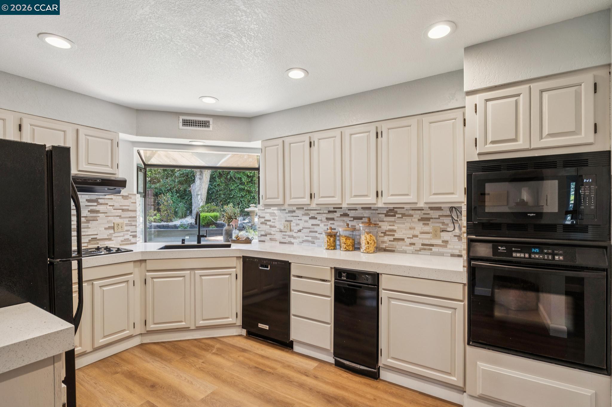 Photo #10: 41139005 Listing: Photo #10