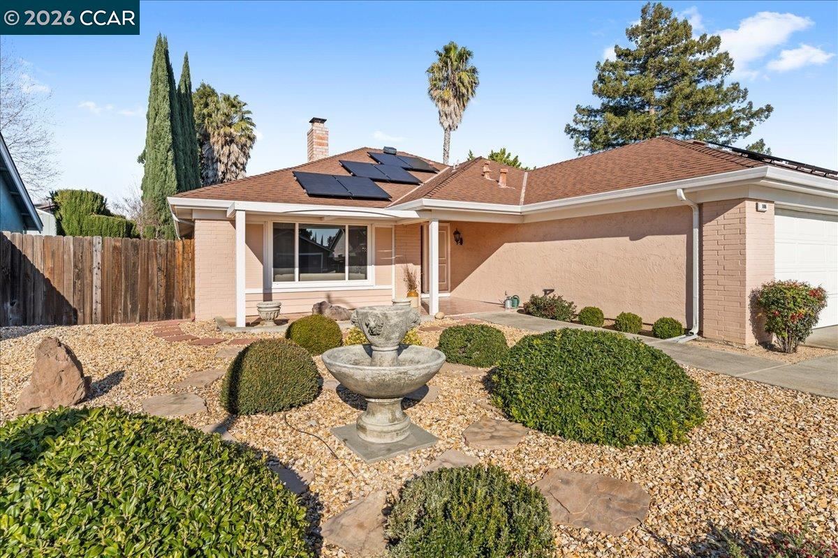 106 Oakmeade Ct, Vacaville CA 95687 — photo 2