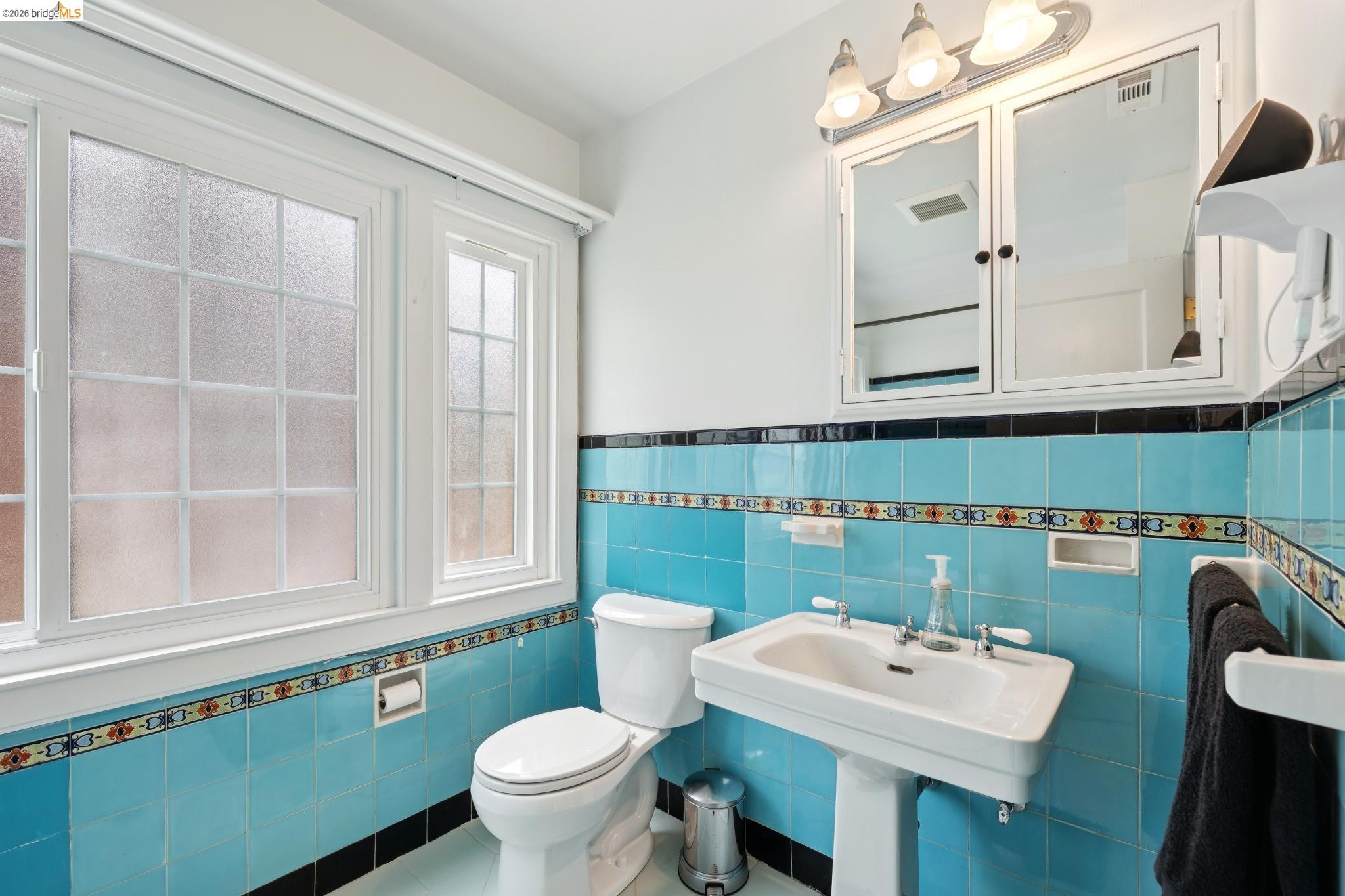 3271 Kempton Ave, Oakland CA 94611 — photo 57