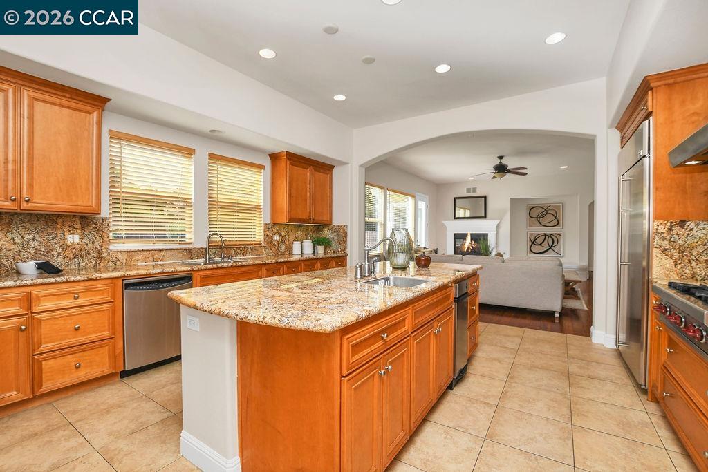 1077 Laguna Creek Ln, Pleasanton CA 94566 — photo 9