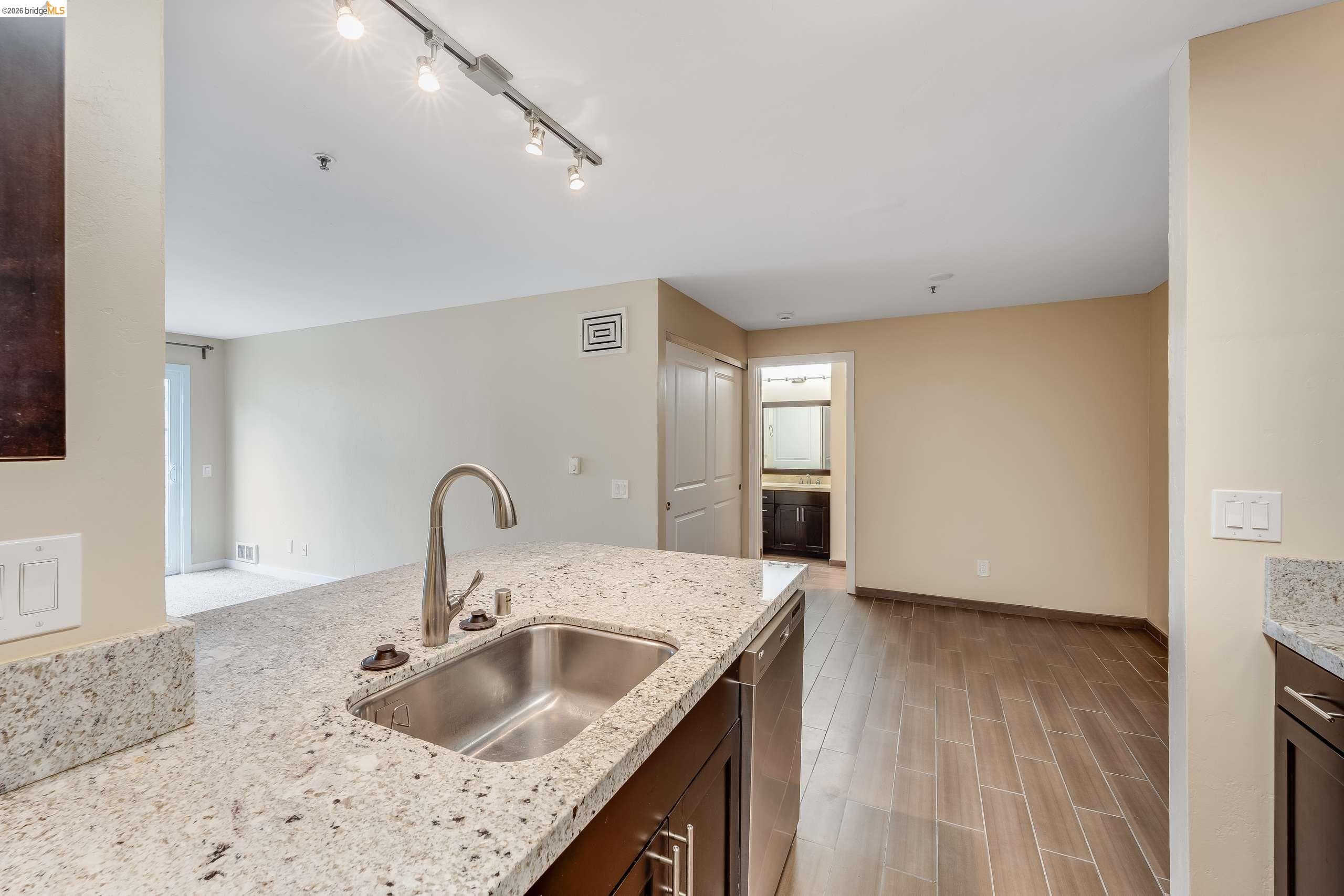 Photo #8: 41139069 Listing: Photo #8
