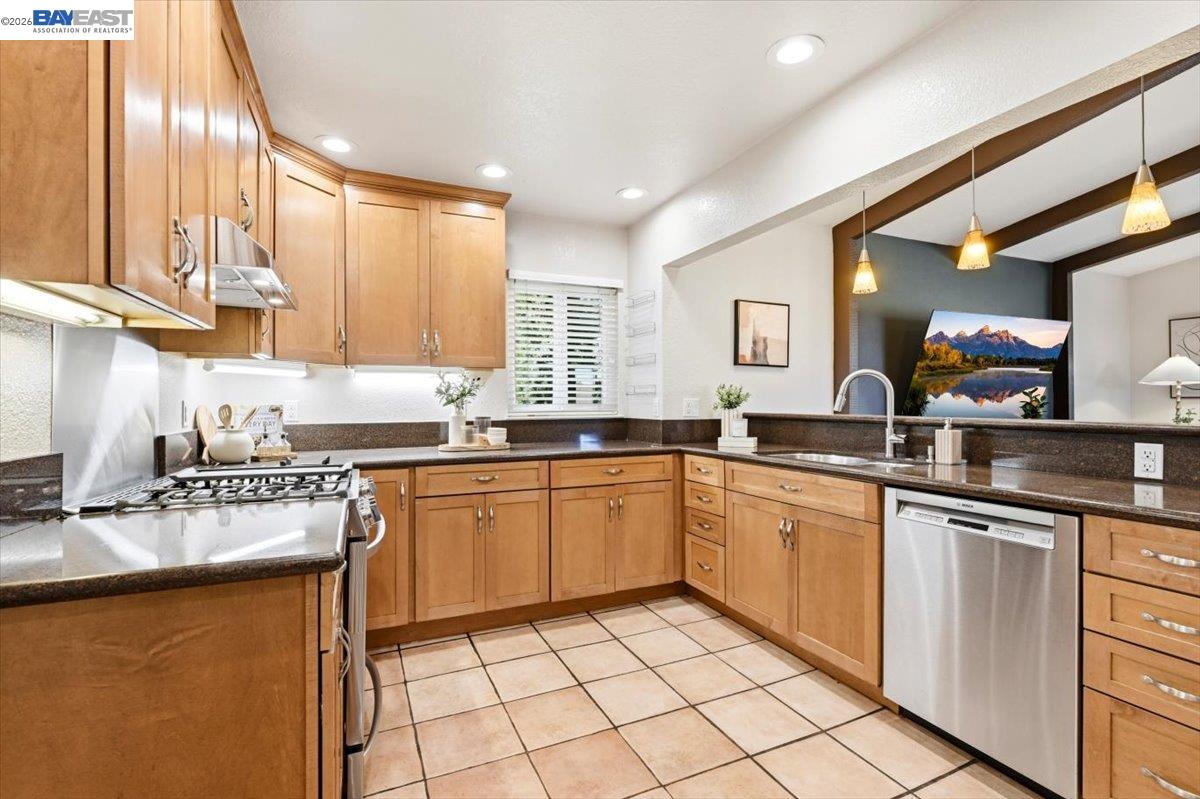 17888 Mayflower Dr, Castro Valley CA 94546 — photo 11