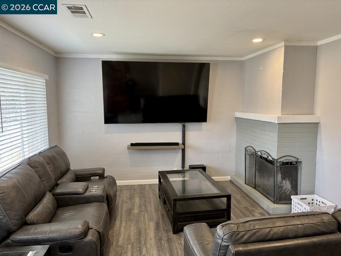 1521 Empire, Fairfield CA 94533 — photo 2
