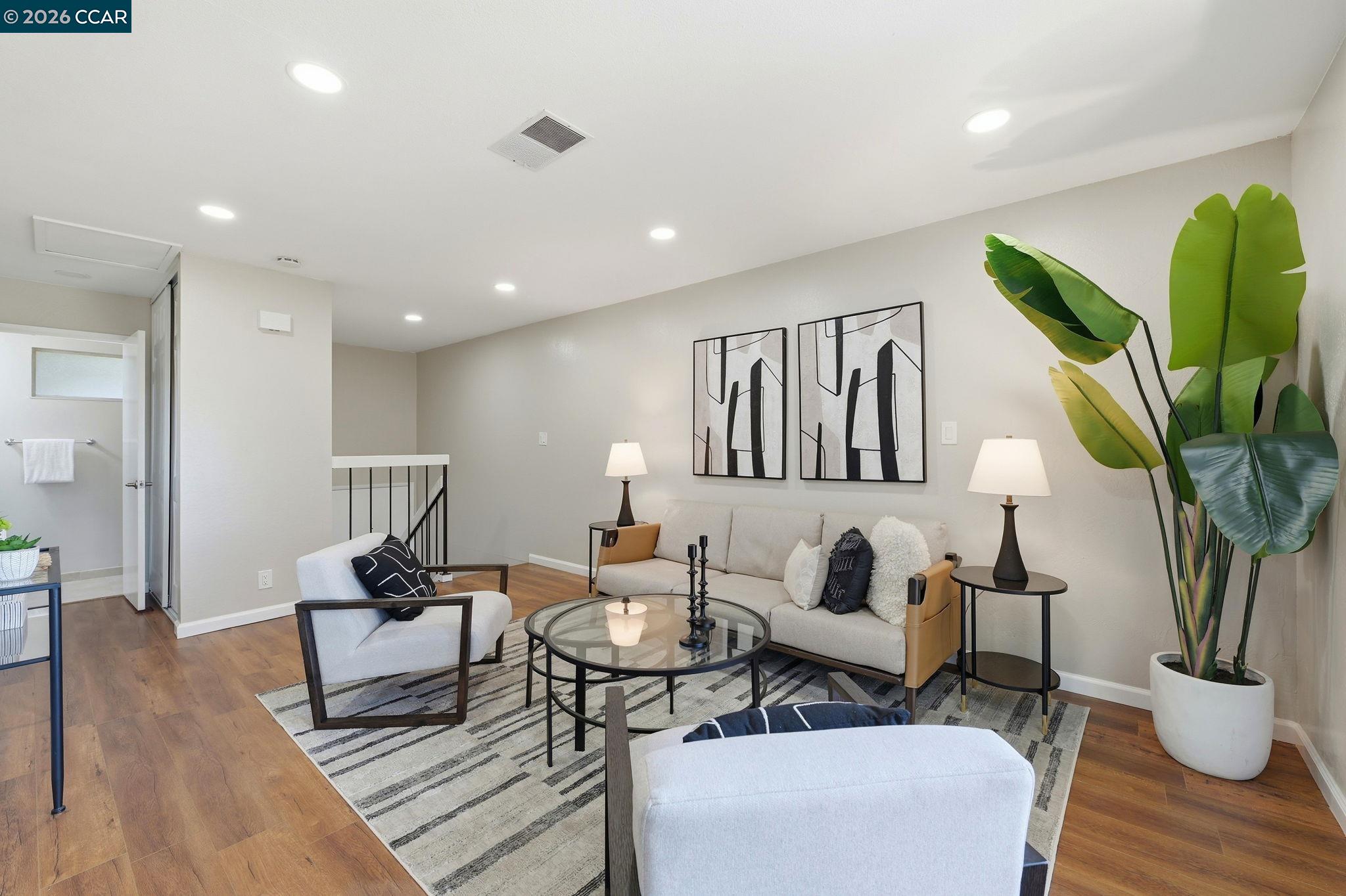Photo #2: 41139156 Listing: Photo #2