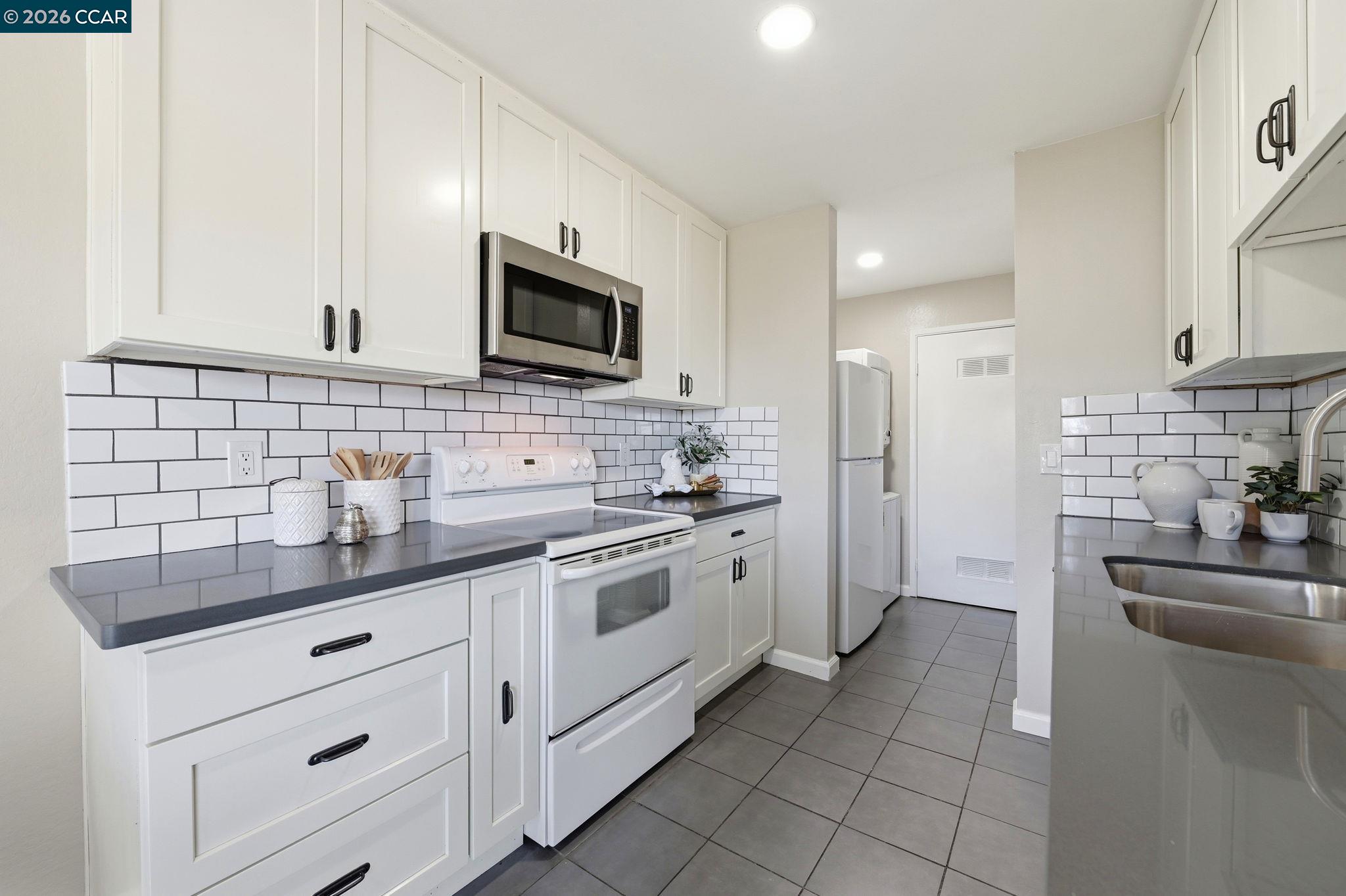 Photo #3: 41139156 Listing: Photo #3