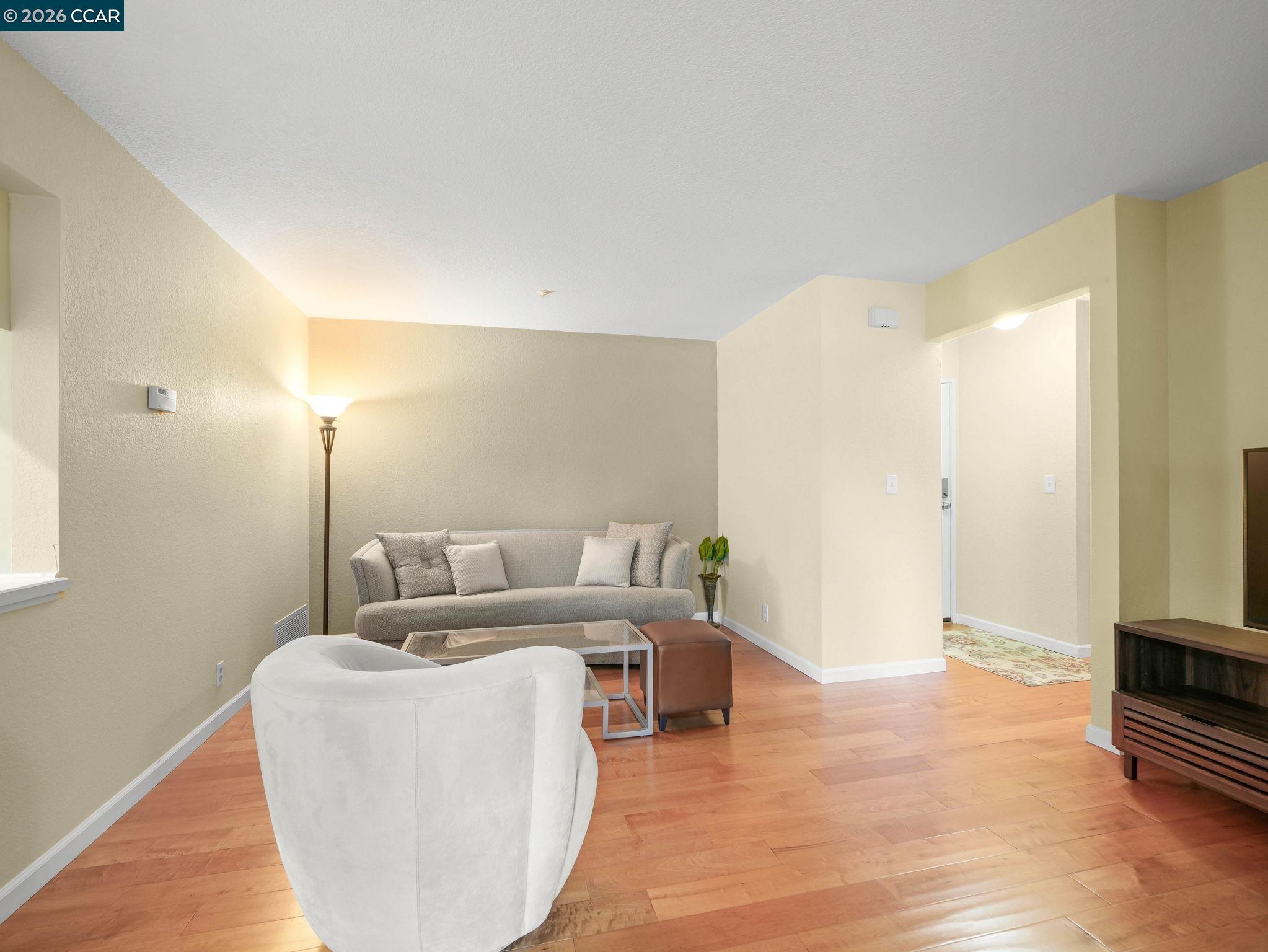 Photo #5: 41139164 Listing: Photo #5