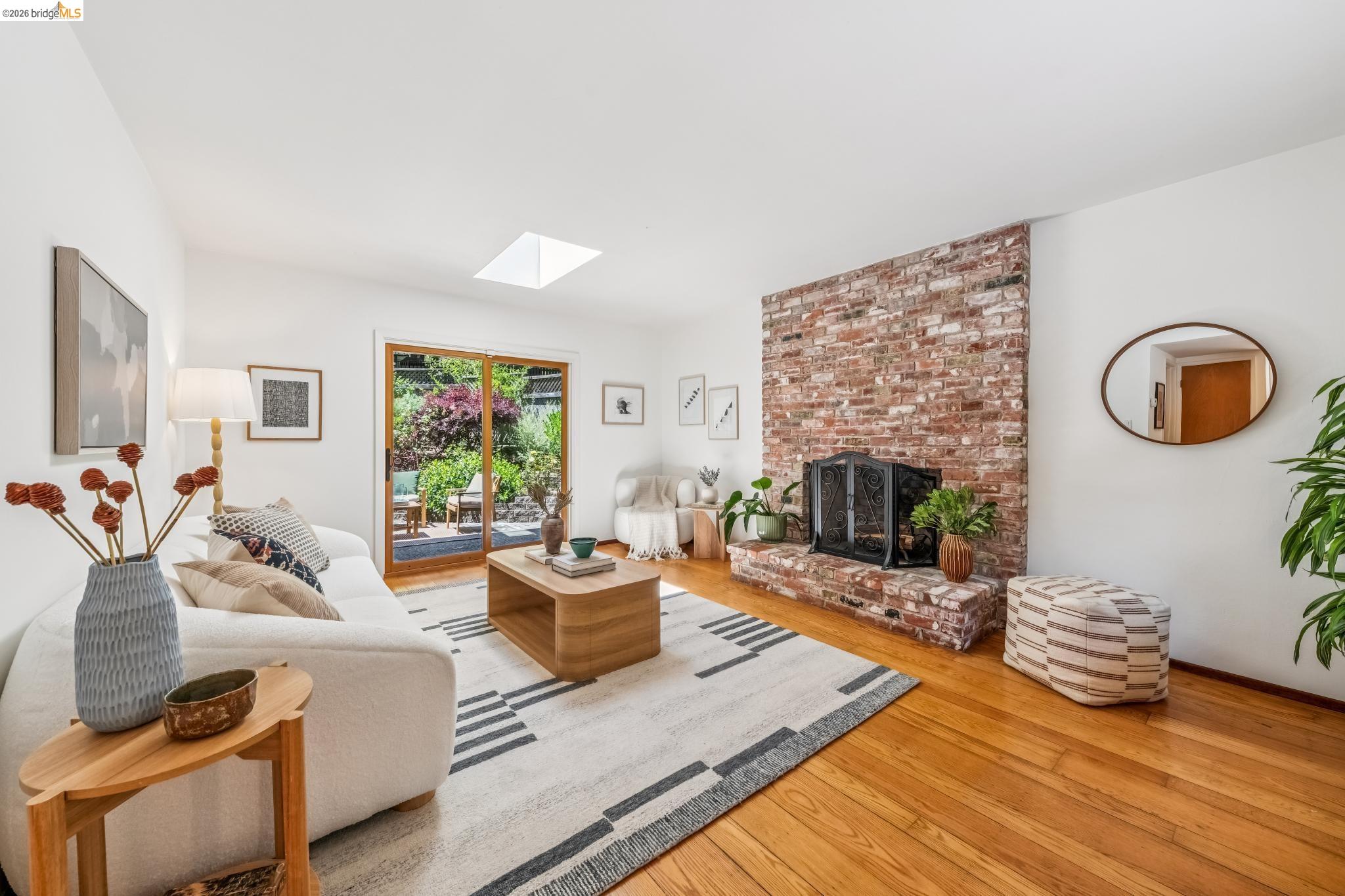 7200 Saroni Dr, Oakland CA 94611 — photo 11