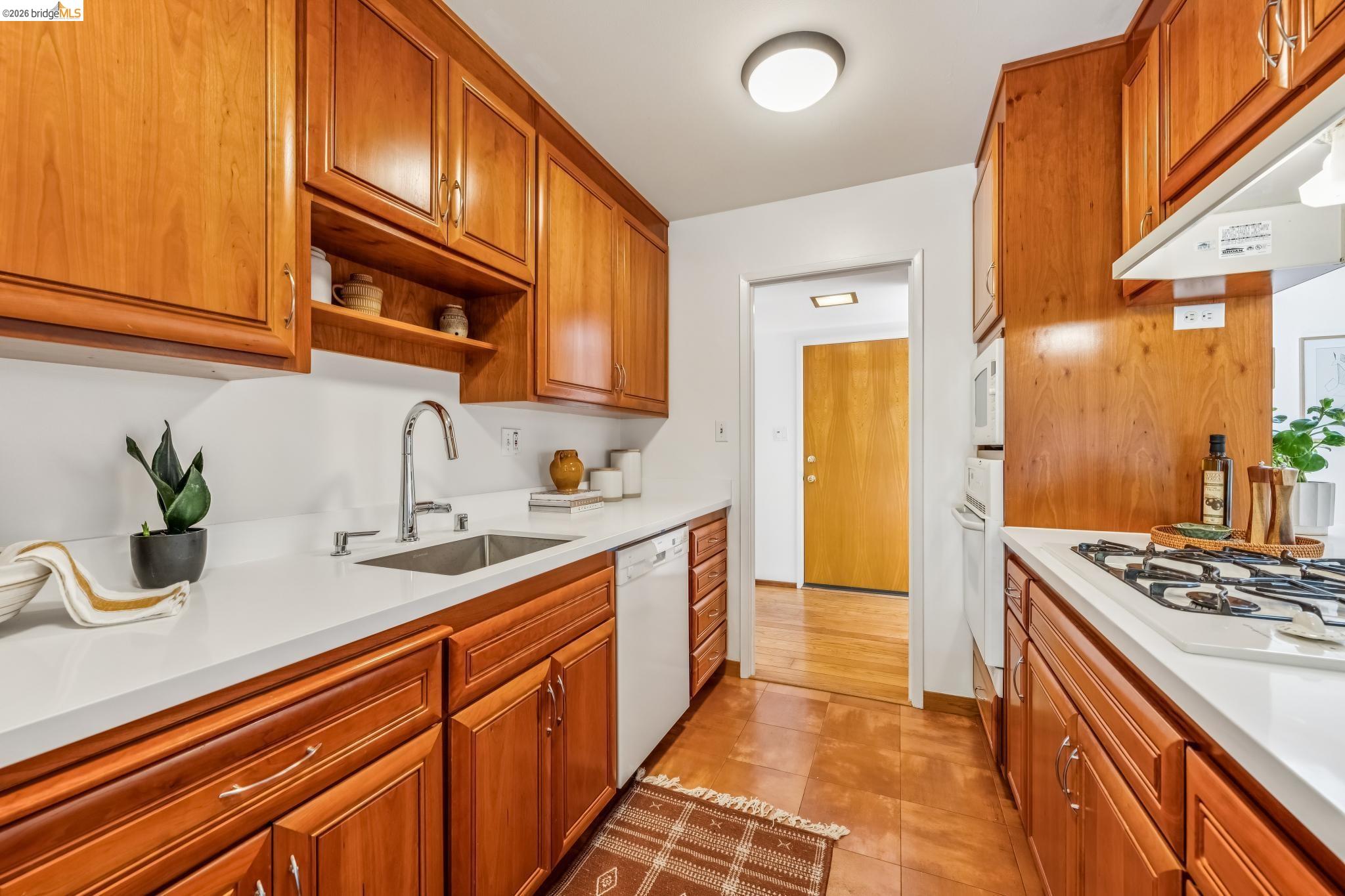 7200 Saroni Dr, Oakland CA 94611 — photo 30