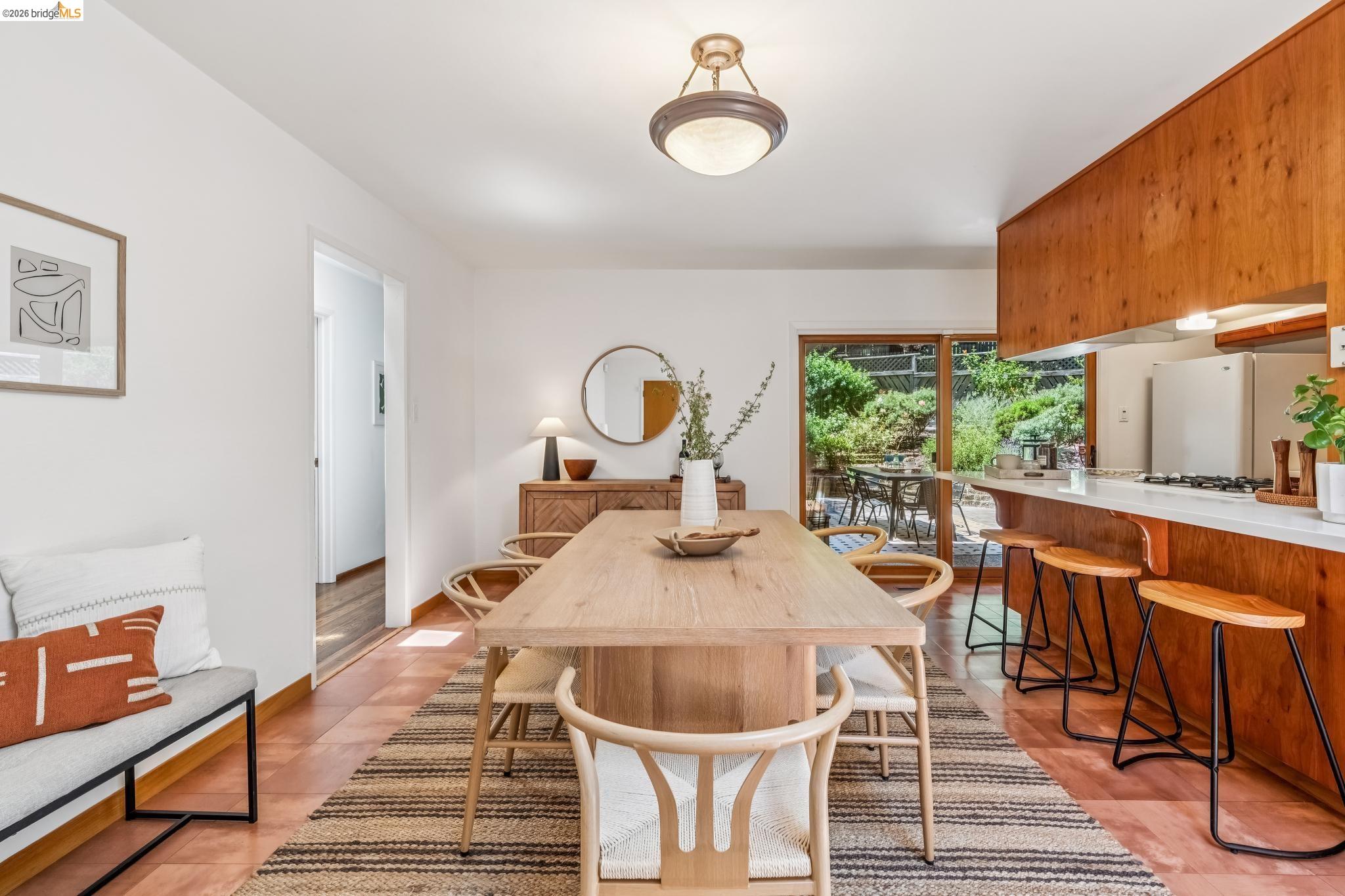 7200 Saroni Dr, Oakland CA 94611 — photo 6