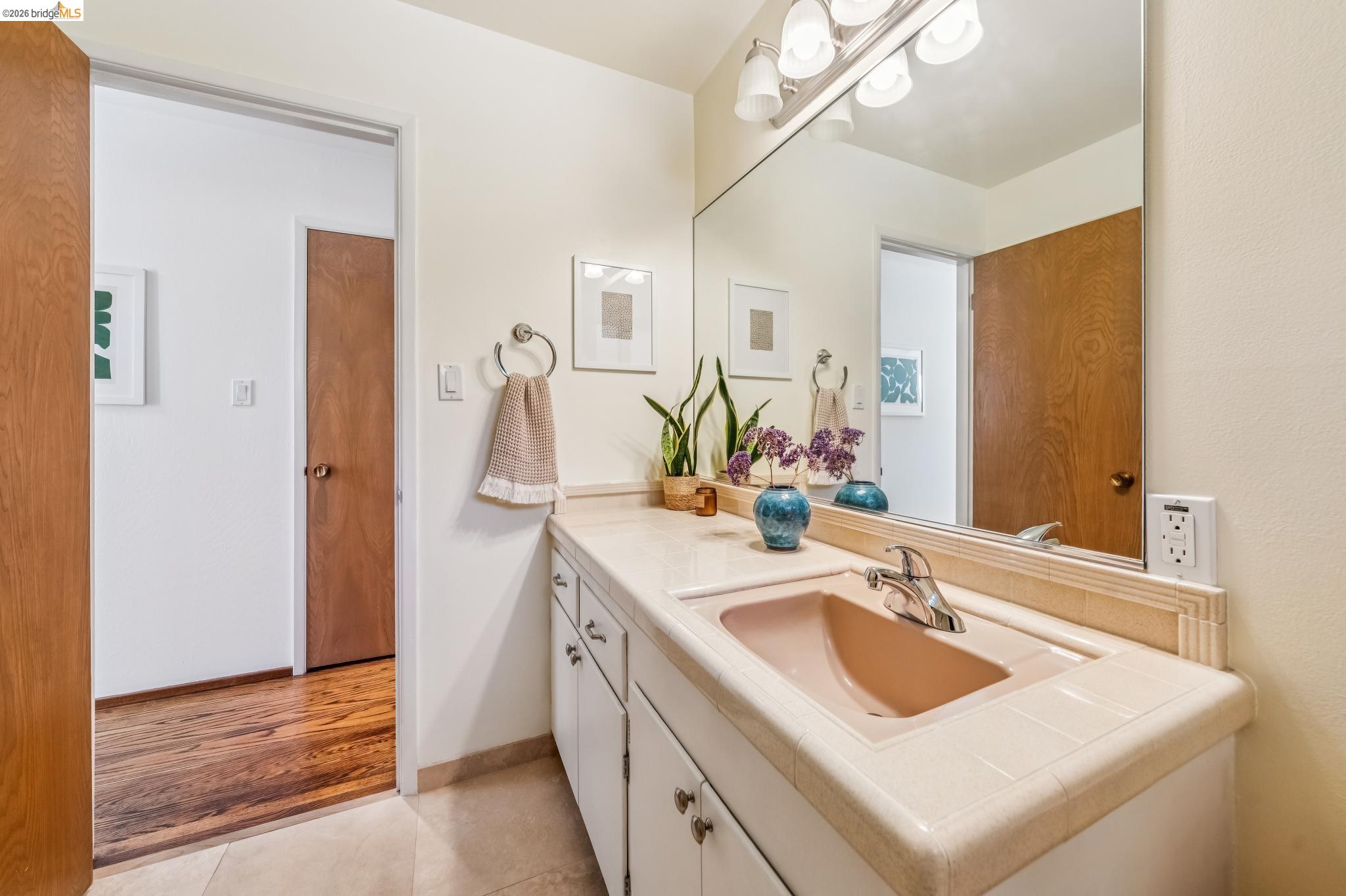 7200 Saroni Dr, Oakland CA 94611 — photo 56