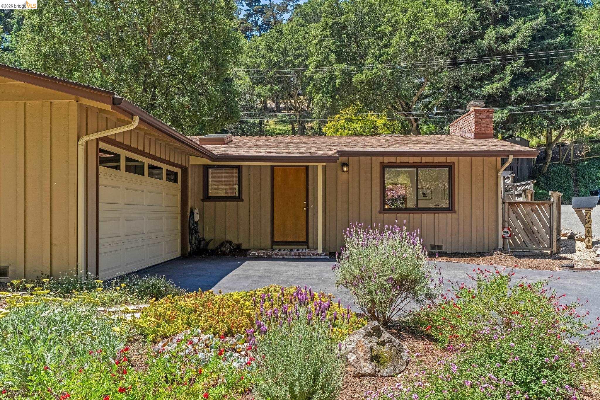 7200 Saroni Dr, Oakland CA 94611 — photo 8