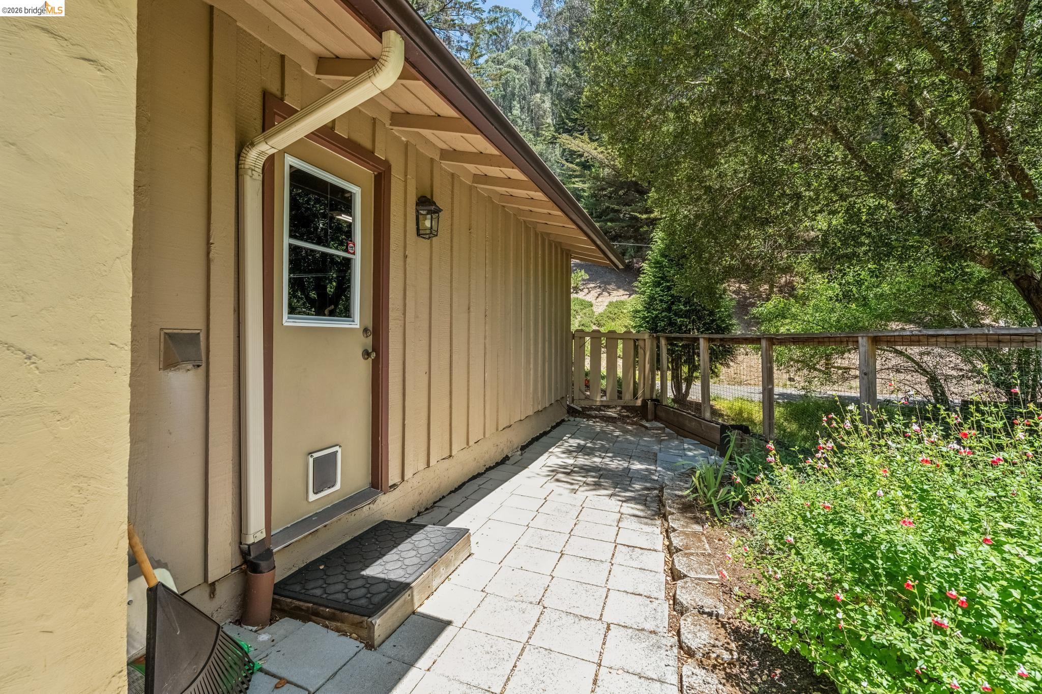 7200 Saroni Dr, Oakland CA 94611 — photo 72