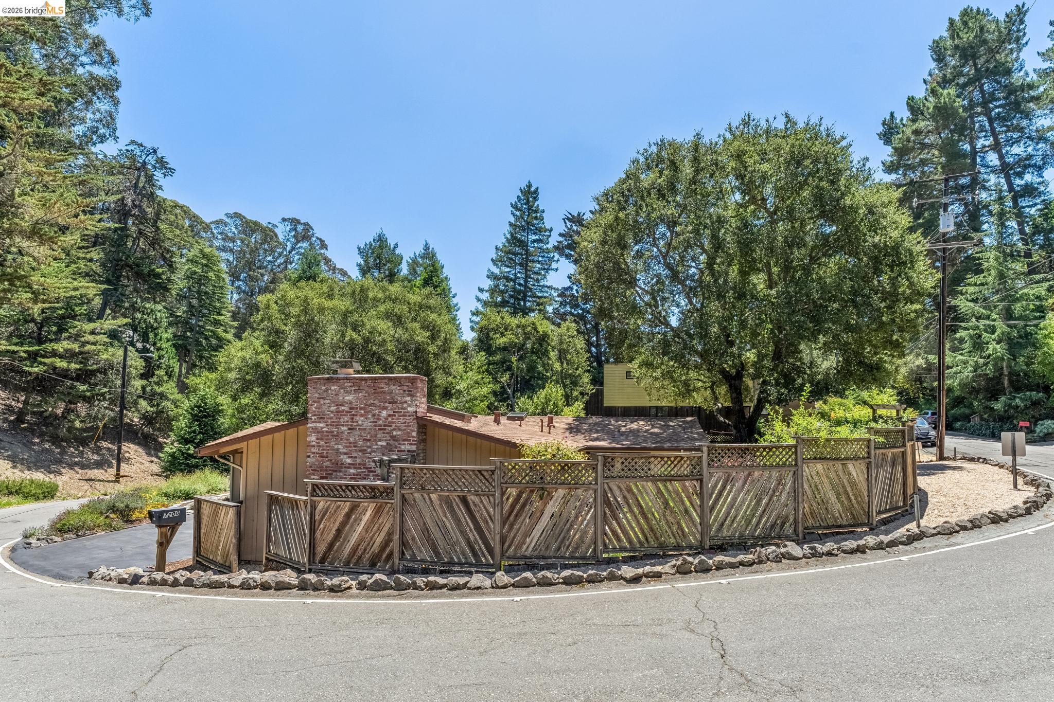 7200 Saroni Dr, Oakland CA 94611 — photo 77