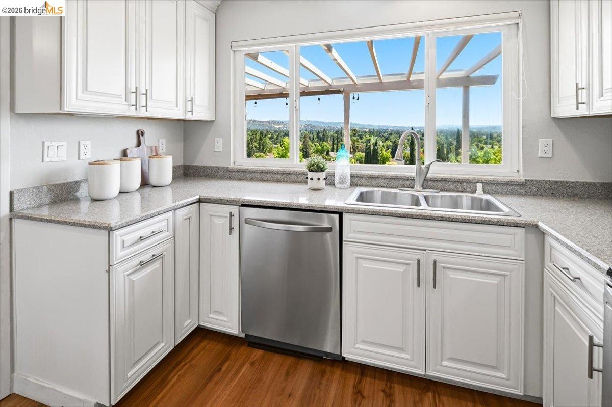 733 Daffodil Way, Concord CA 94518 — photo 17