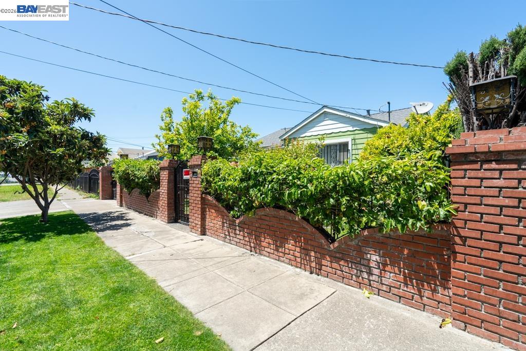 90Th Ave — photo 3