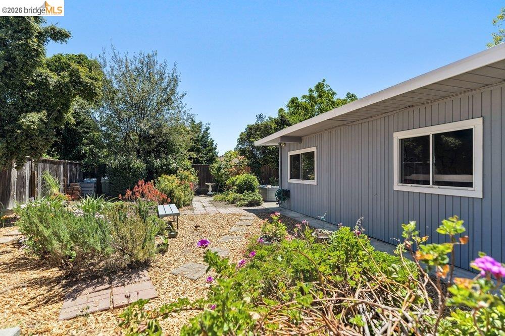 365 Redbud Ln, Hayward CA 94541 — photo 28