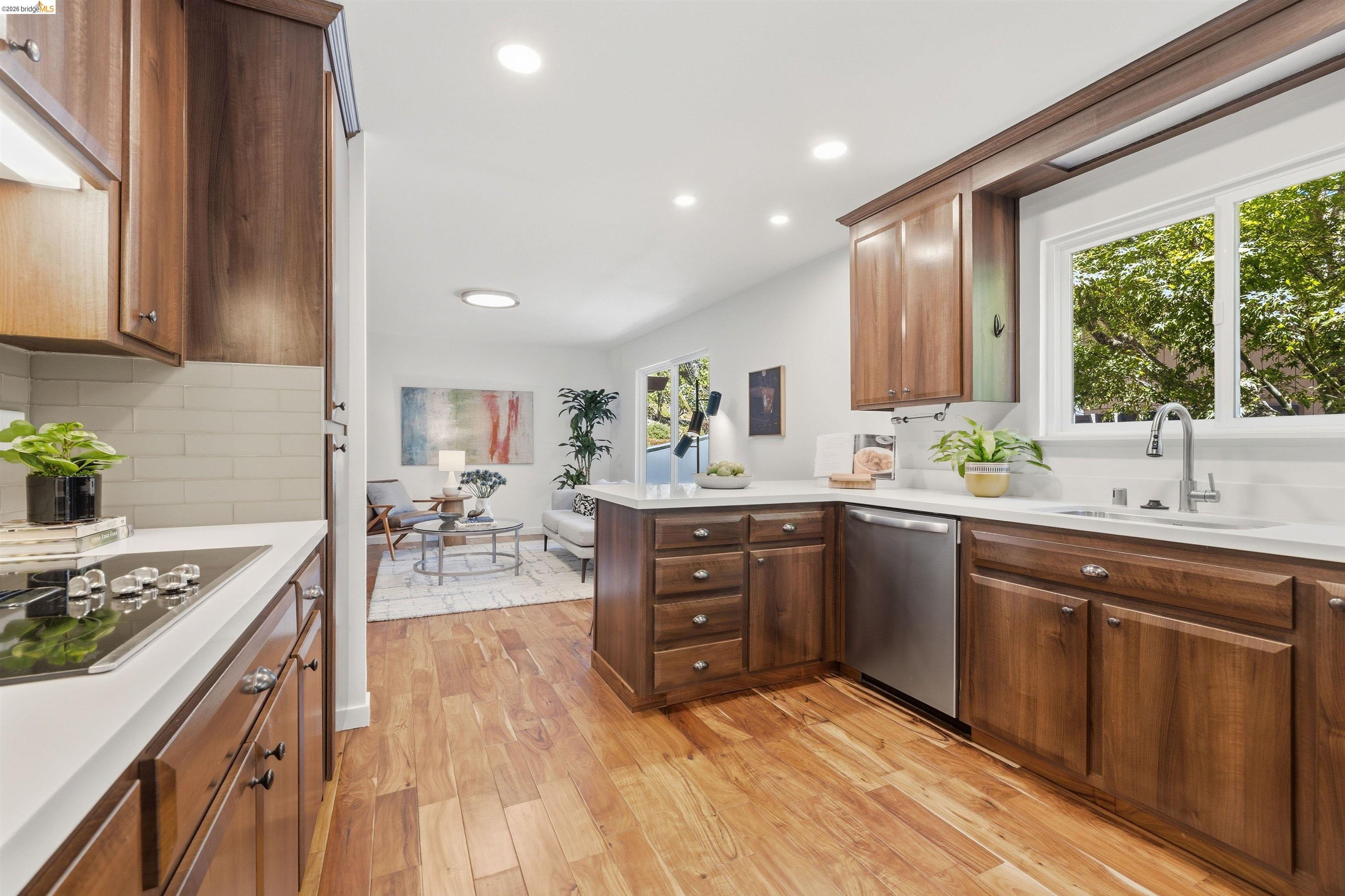 6763 Pinehaven Rd, Oakland CA 94611 — photo 13