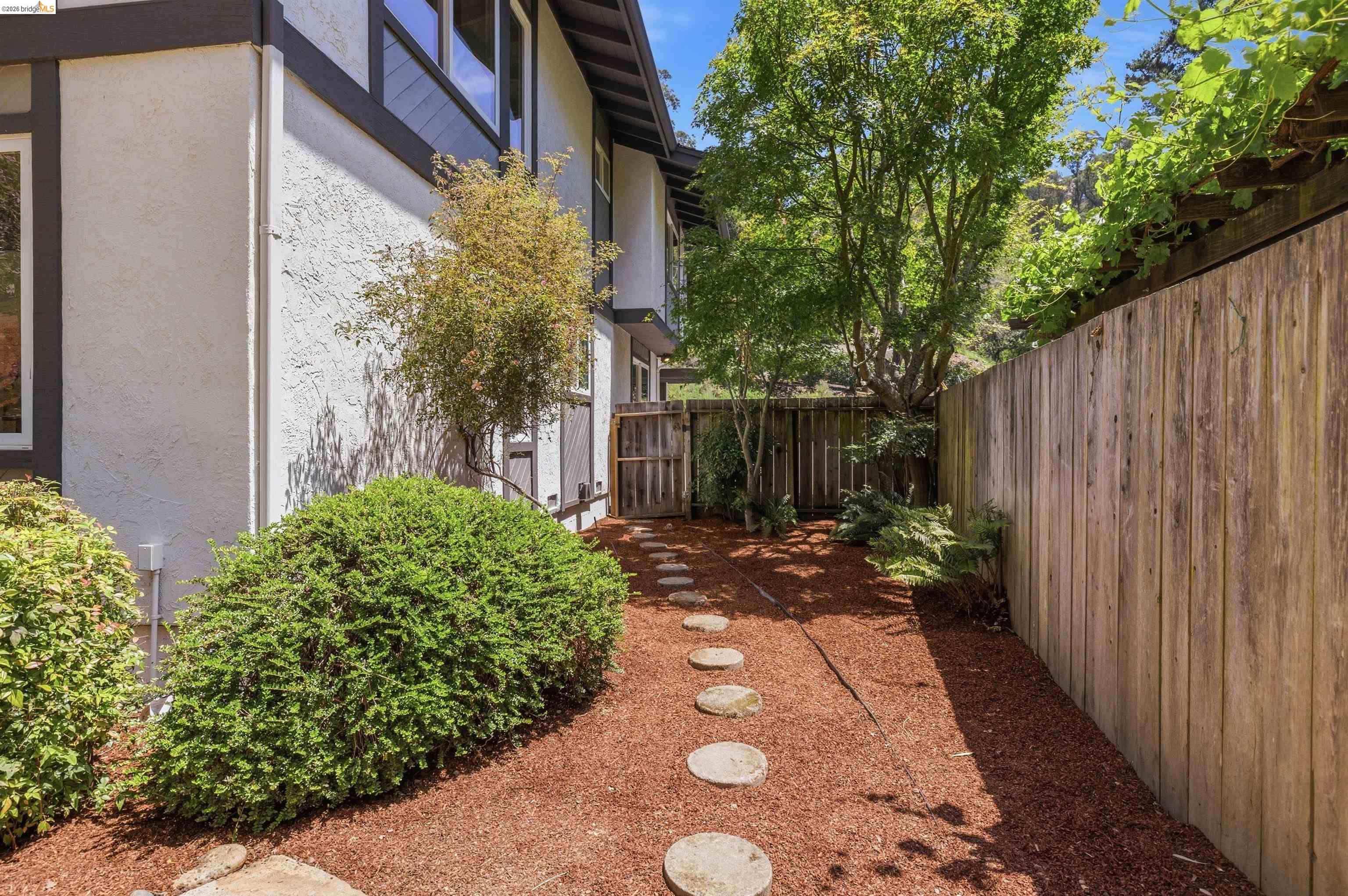 6763 Pinehaven Rd, Oakland CA 94611 — photo 43