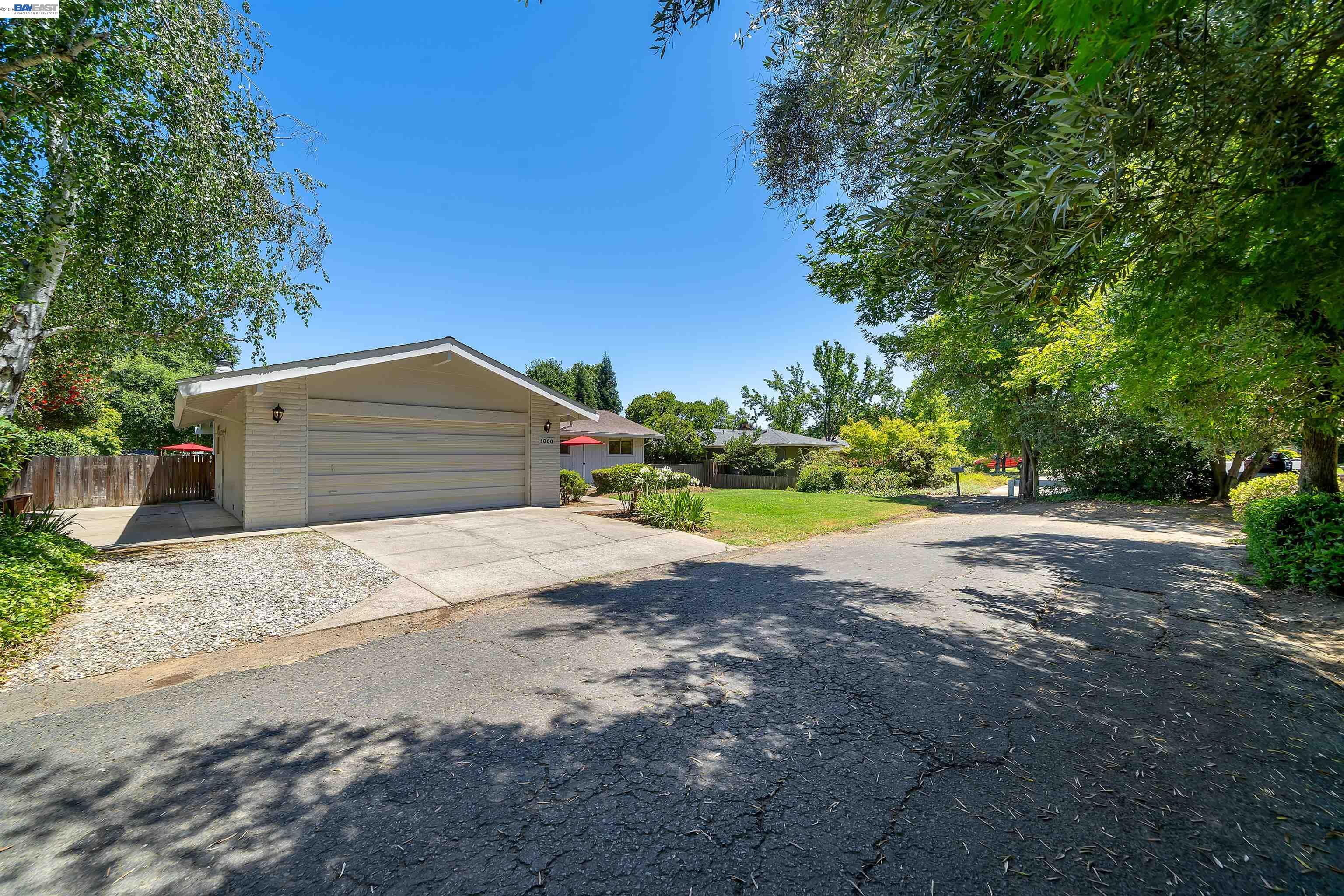 1600 Copenhagen Way, Carmichael CA 95608 — photo 2