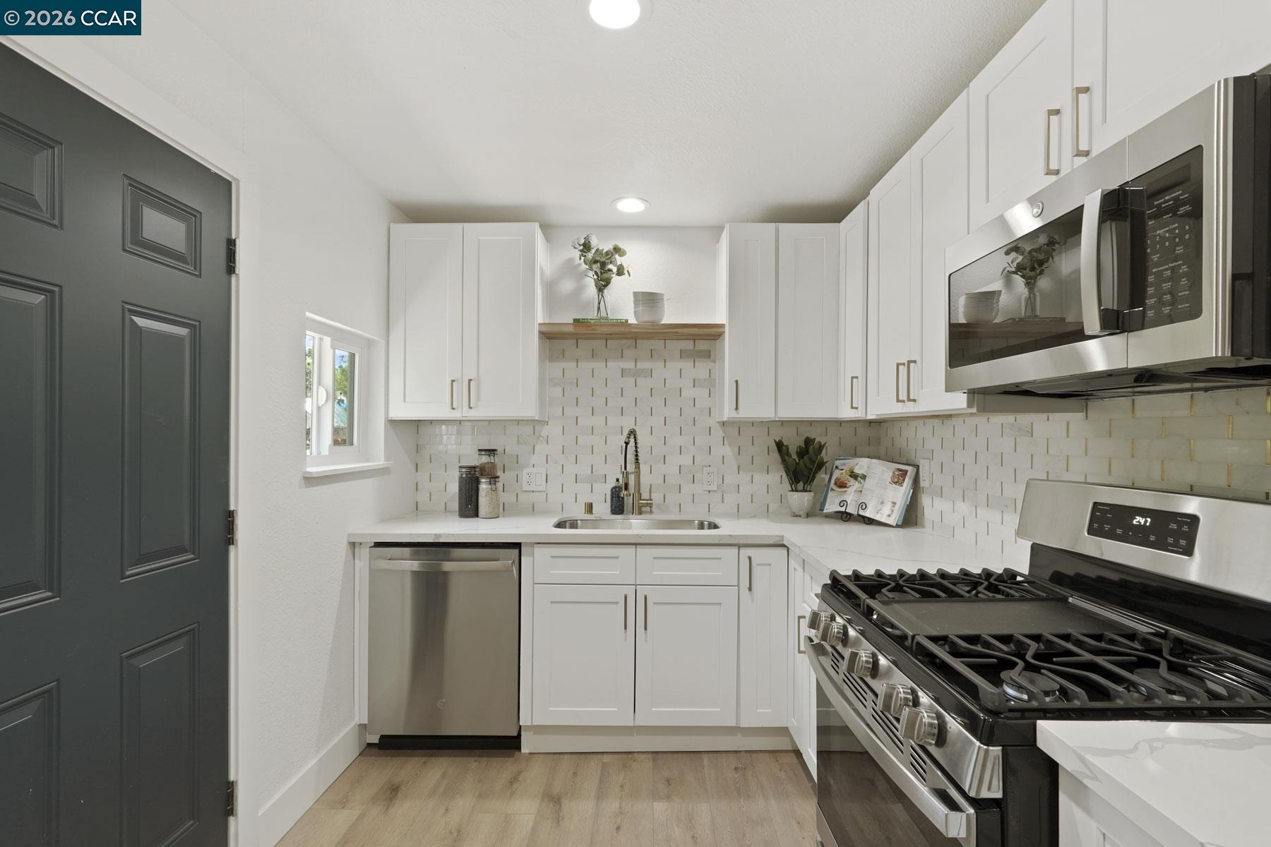 4054 Sumac Ln, Sacramento CA 95820 — photo 5