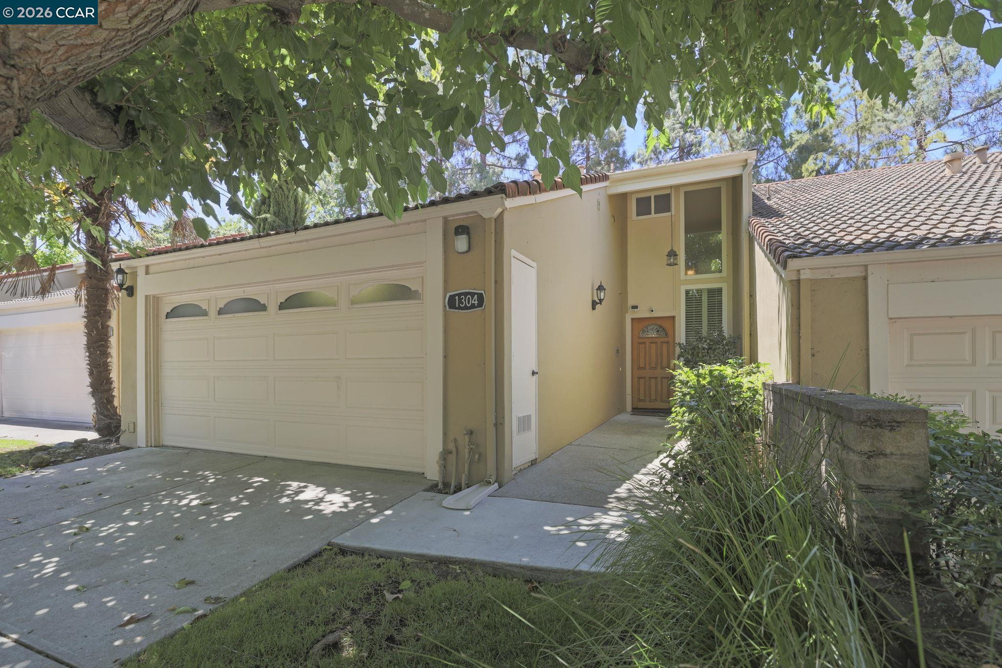 Photo #2: 41139652 Listing: Photo #2