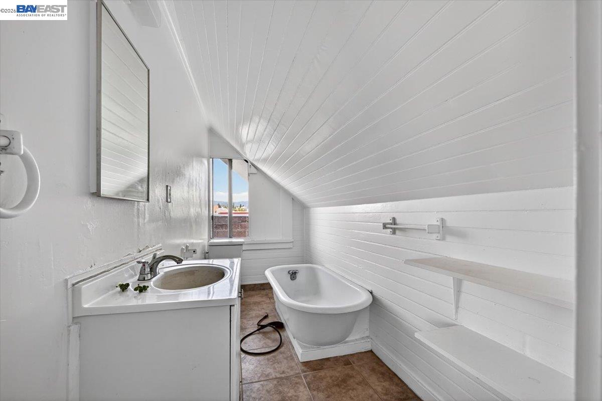 950 Loomis Ct, Oakland CA 94606 — photo 28
