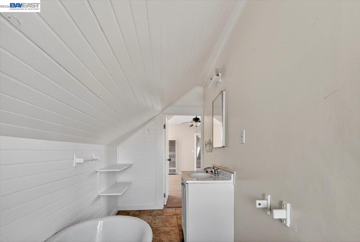 950 Loomis Ct, Oakland CA 94606 — photo 30
