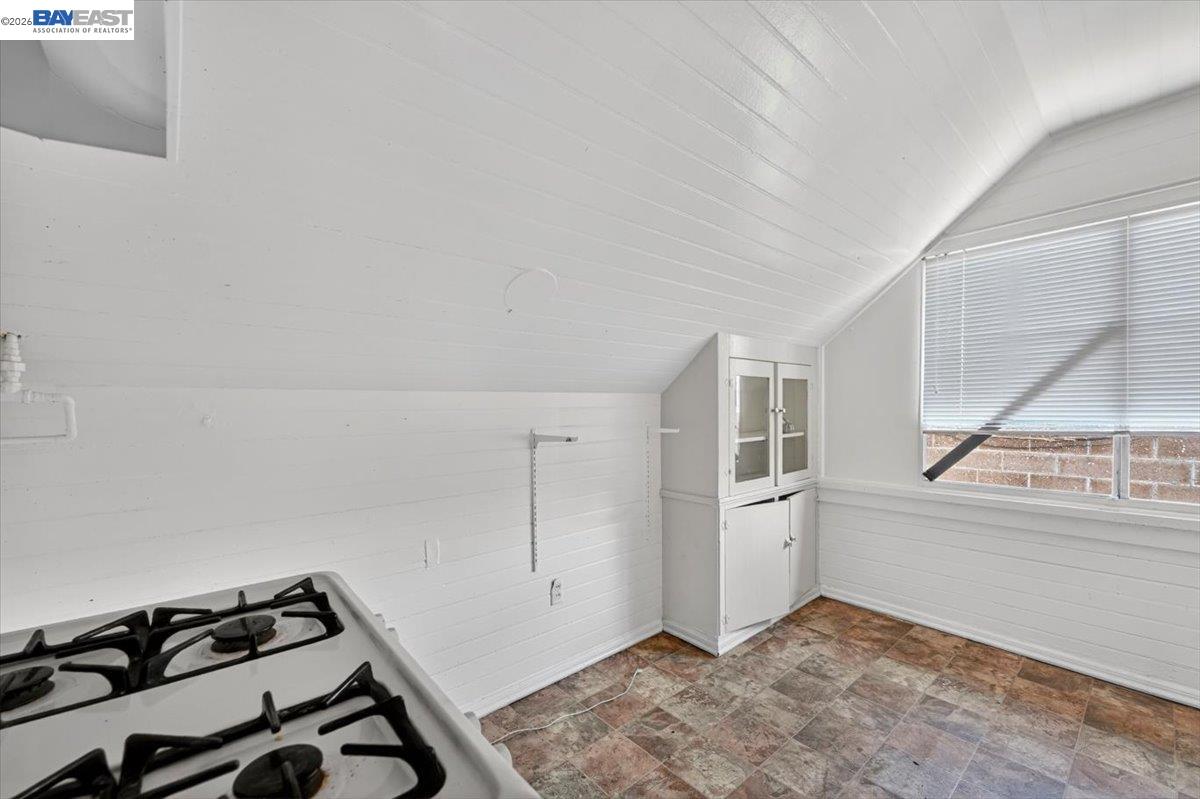 950 Loomis Ct, Oakland CA 94606 — photo 33