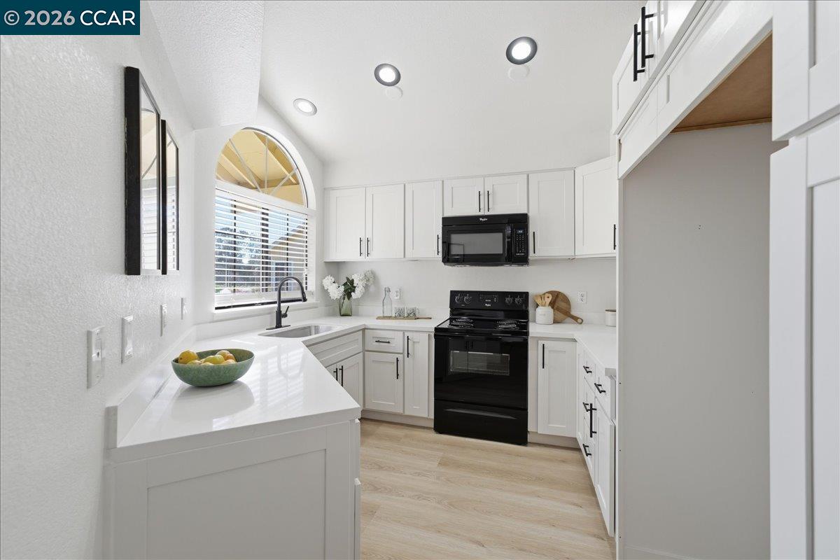 Photo #8: 41139692 Listing: Photo #8